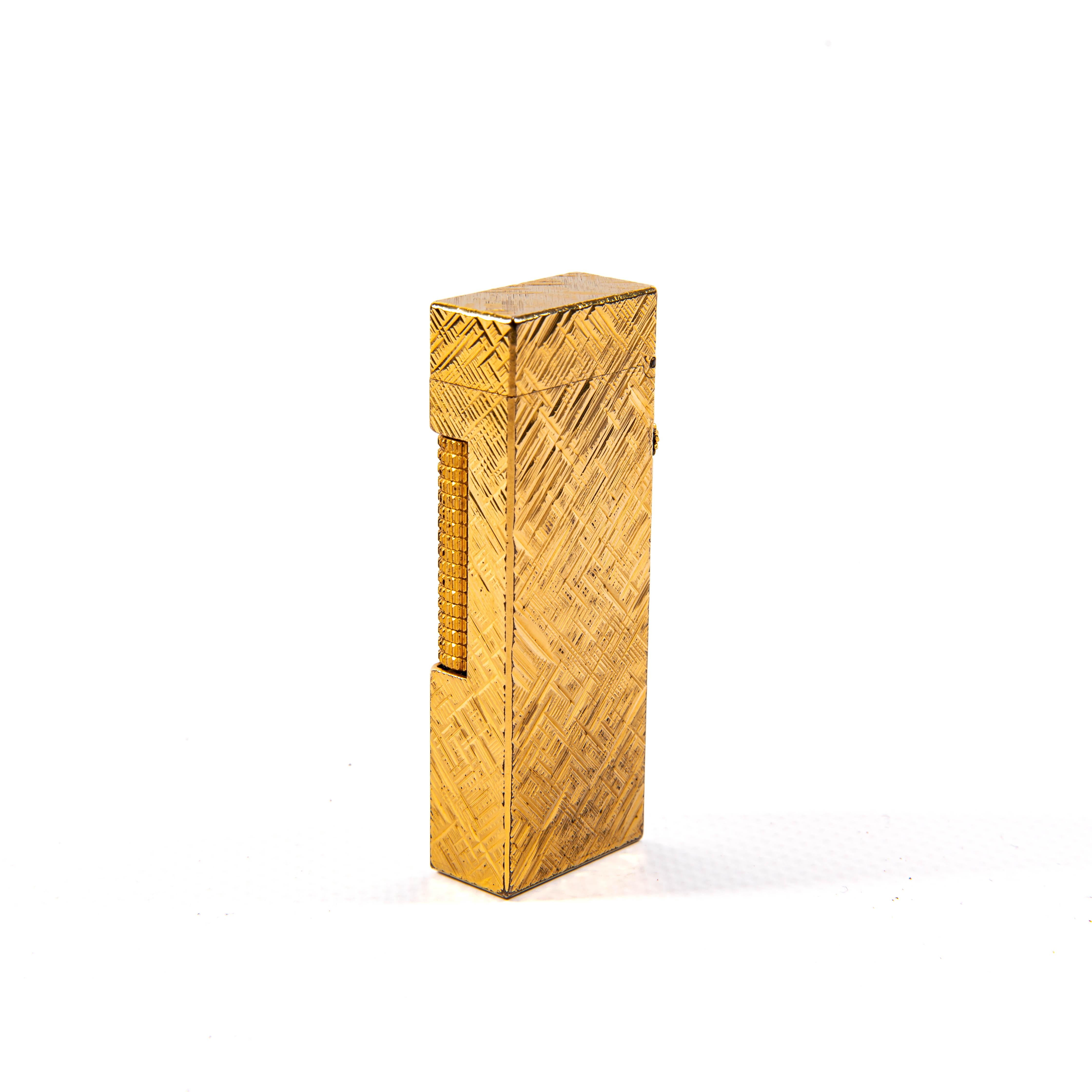 Vintage Gold Plated Dunhill Rollagas Lighter Florentine 1970s In Excellent Condition For Sale In DELFT, NL