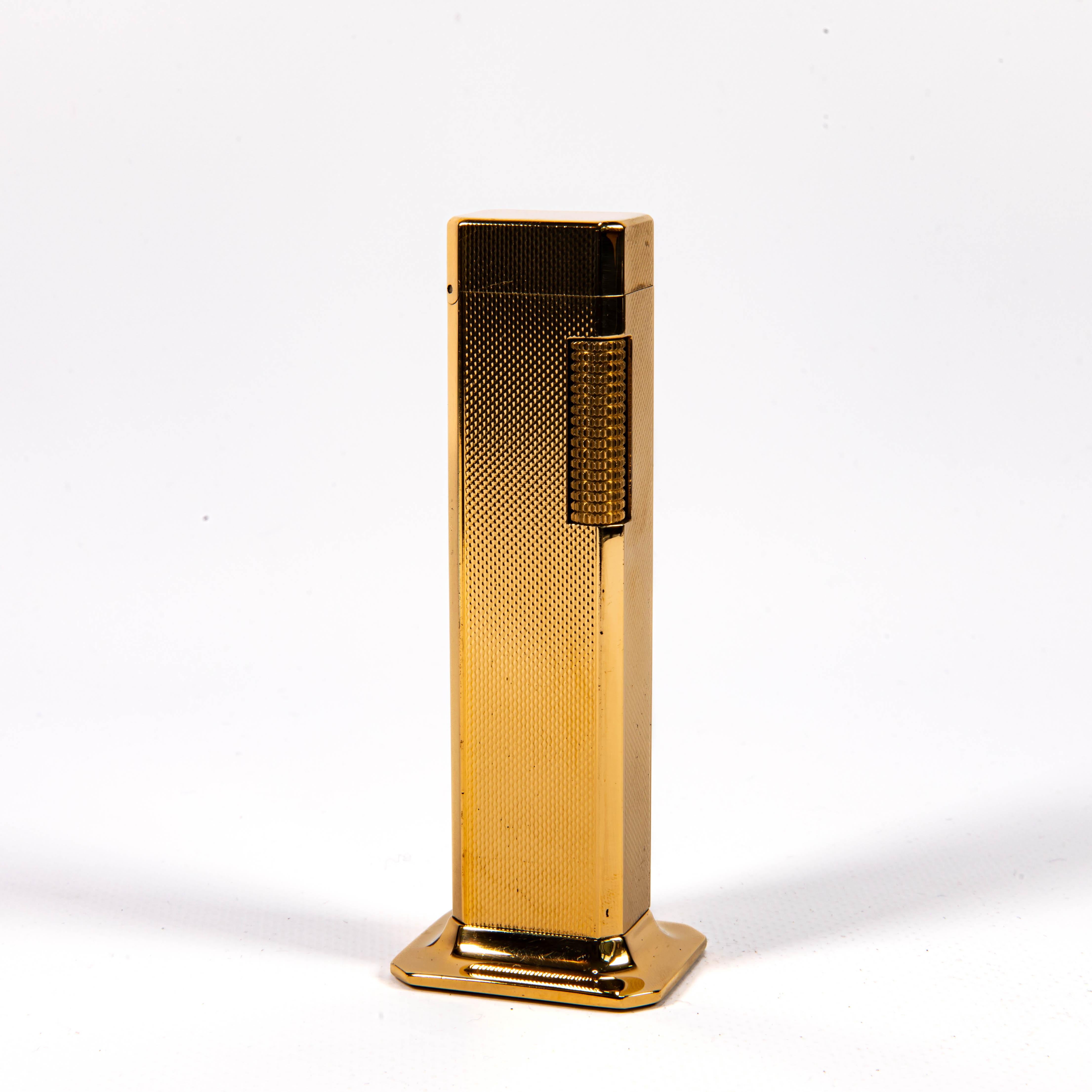 Dunhill's storied reputation for crafting luxury goods is unparalleled, with a heritage steeped in innovation and excellence. Founded in the late 19th century, Dunhill quickly emerged as a leading purveyor of high-quality smoking accessories and