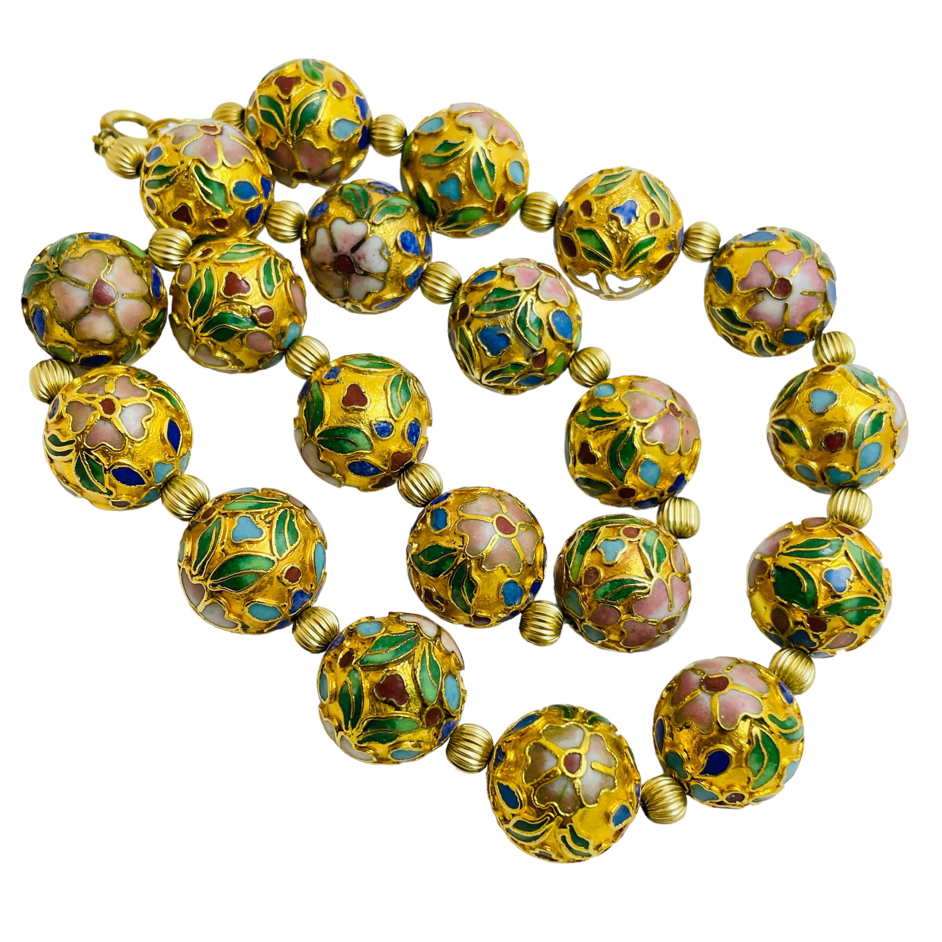 Collier vintage en perles de fleurs cloisonnées en émail plaqué or Bon état à Palos Hills, IL