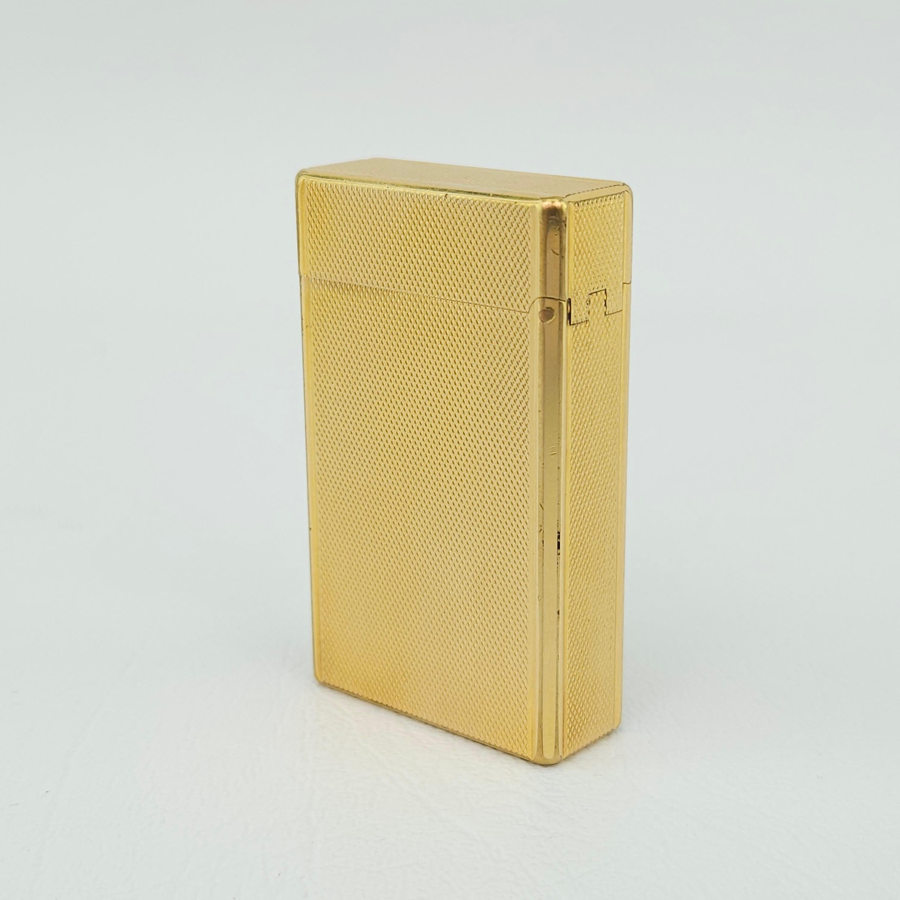 Vintage Vergoldetes Taschengasfeuerzeug von S. T. Dupont, Paris.  In neuwertigem Zustand und scheinbar nie benutzt worden.  