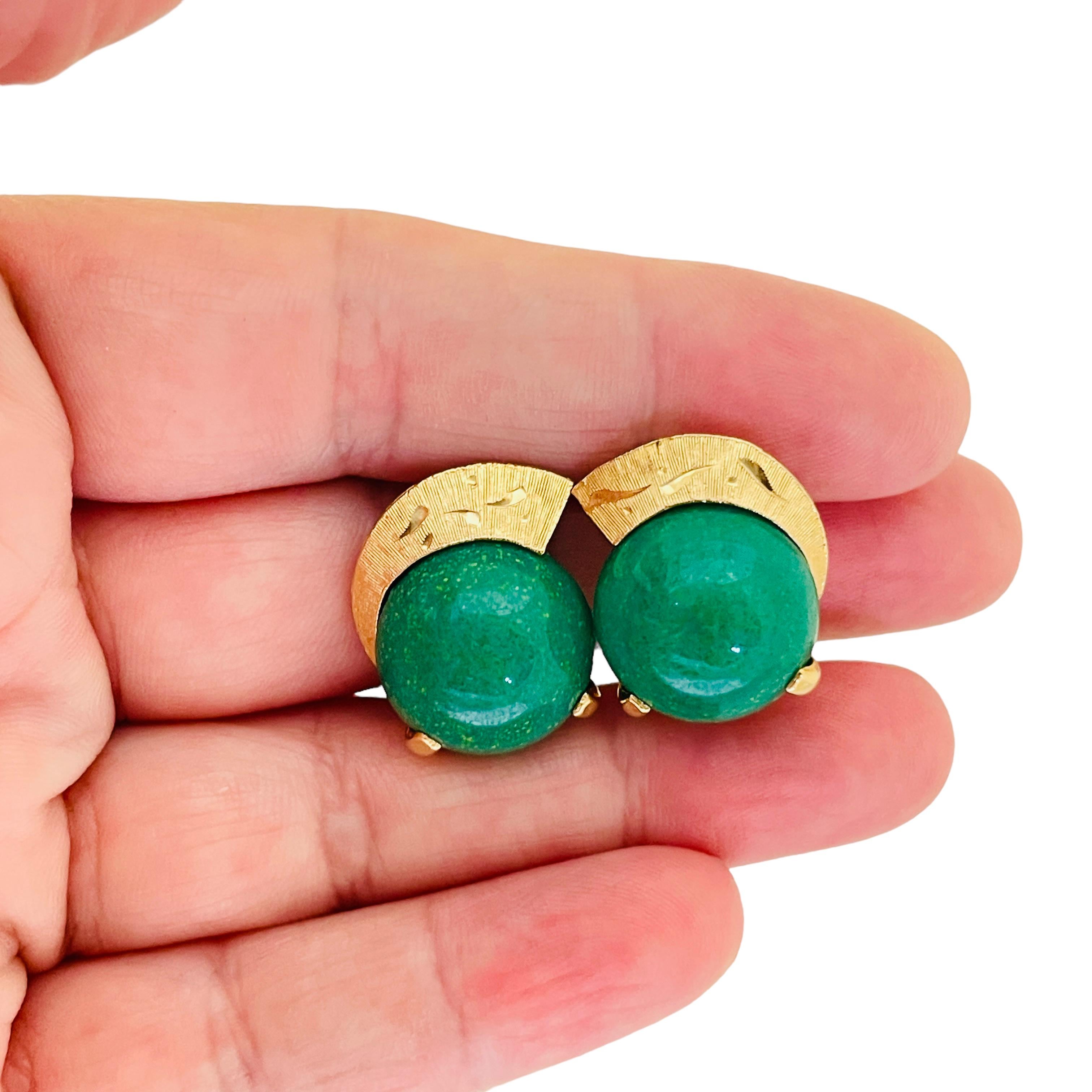 DETAILS

- • ohne Vorzeichen

- • goldfarben mit Glassteinen

- • Vintage-Designer-Ohrringe  

MASSNAHMEN  

- • 

CONDIT

- •  sehr guter Vintage-Zustand mit minimalen Gebrauchsspuren 

 Sku 33

❤️❤️   VINTAGE-DESIGNER-SCHMUCK   ❤️❤️

❤️❤️ 