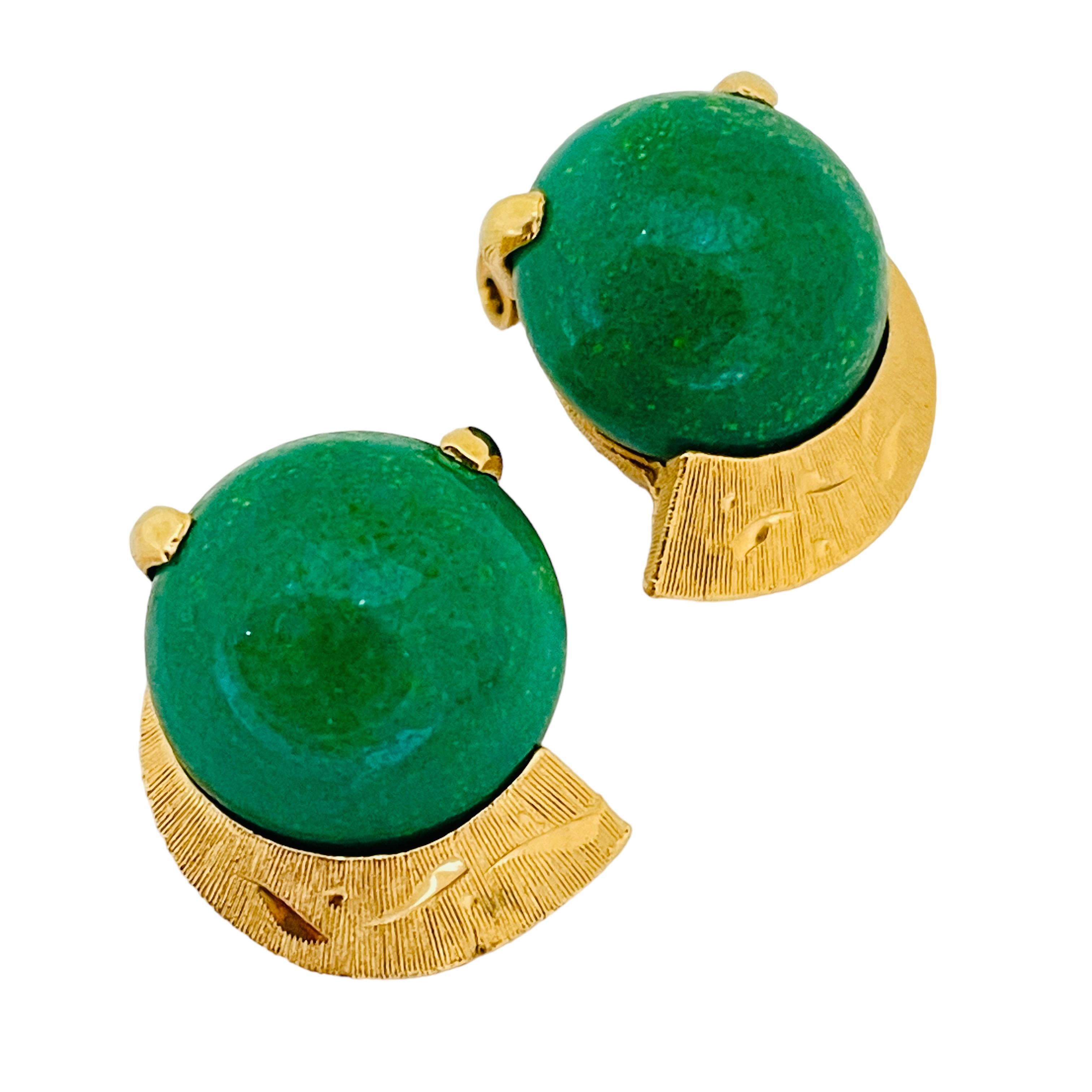 Vintage vergoldet Glas Jade Designer Clip auf Ohrringe für Damen oder Herren im Angebot