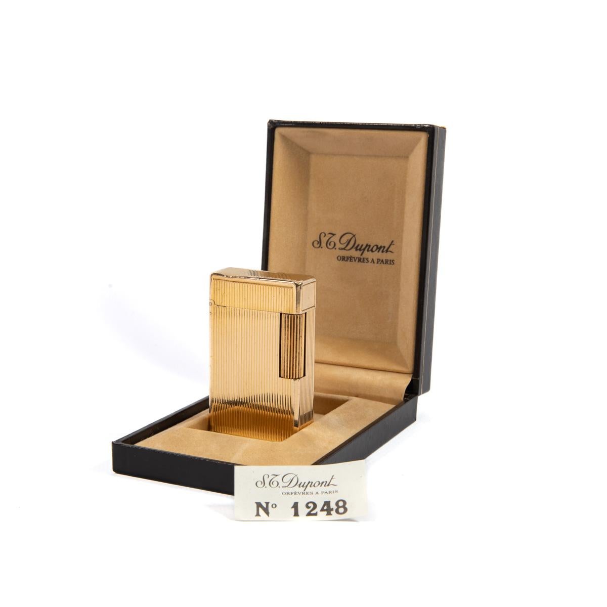 Vintage Gold Plated Linge 1 BS ST Dupont Lighter 1970s In Box

The iconic S.T. Dupont name is known for quality, well-made cigarette lighters and other luxury implements. The company’s origin can be traced to Simon Tissot-Dupont opening his workshop
