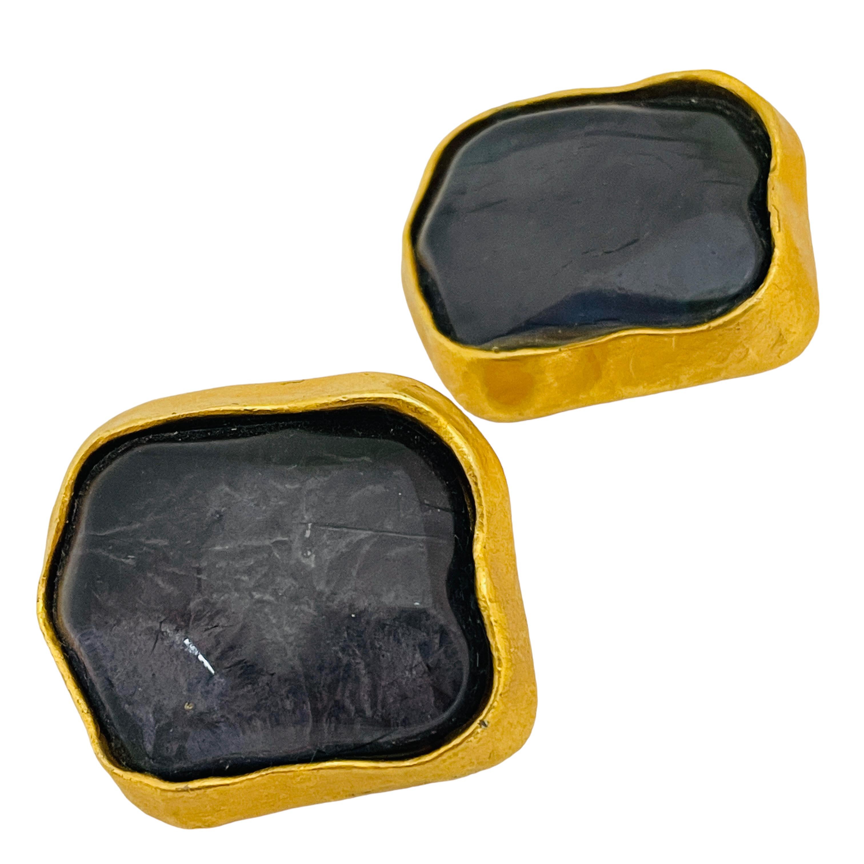 DETAILS

- • ohne Vorzeichen

- • goldfarben mit Glas

- • Vintage-Designer-Ohrringe  

MASSNAHMEN  

- • 

CONDIT

- •  sehr guter Vintage-Zustand mit minimalen Gebrauchsspuren 

 Sku 33

❤️❤️   VINTAGE-DESIGNER-SCHMUCK   ❤️❤️

❤️❤️  ALEXANDER'S