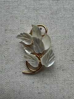Vintage Gold Plated Mother of Pearl 7 Leaf Brooch Pin