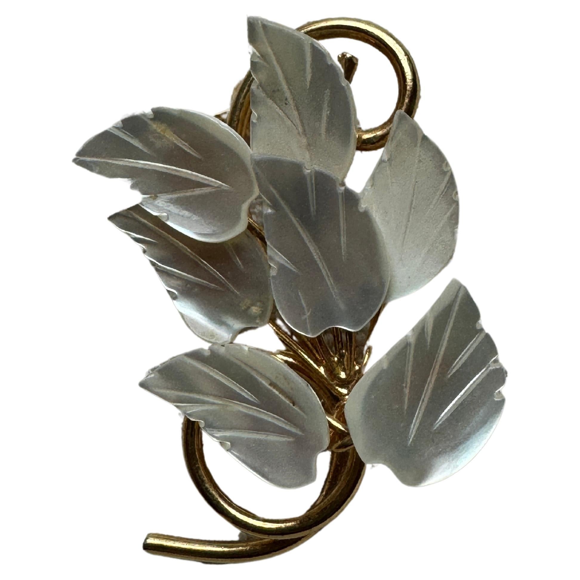 Vintage Gold Plated Mother of Pearl 7 Leaf Brooch Pin For Sale