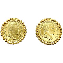 Orecchini vintage placcati in oro ispirati alle antiche monete napoleoniche, anni ’80