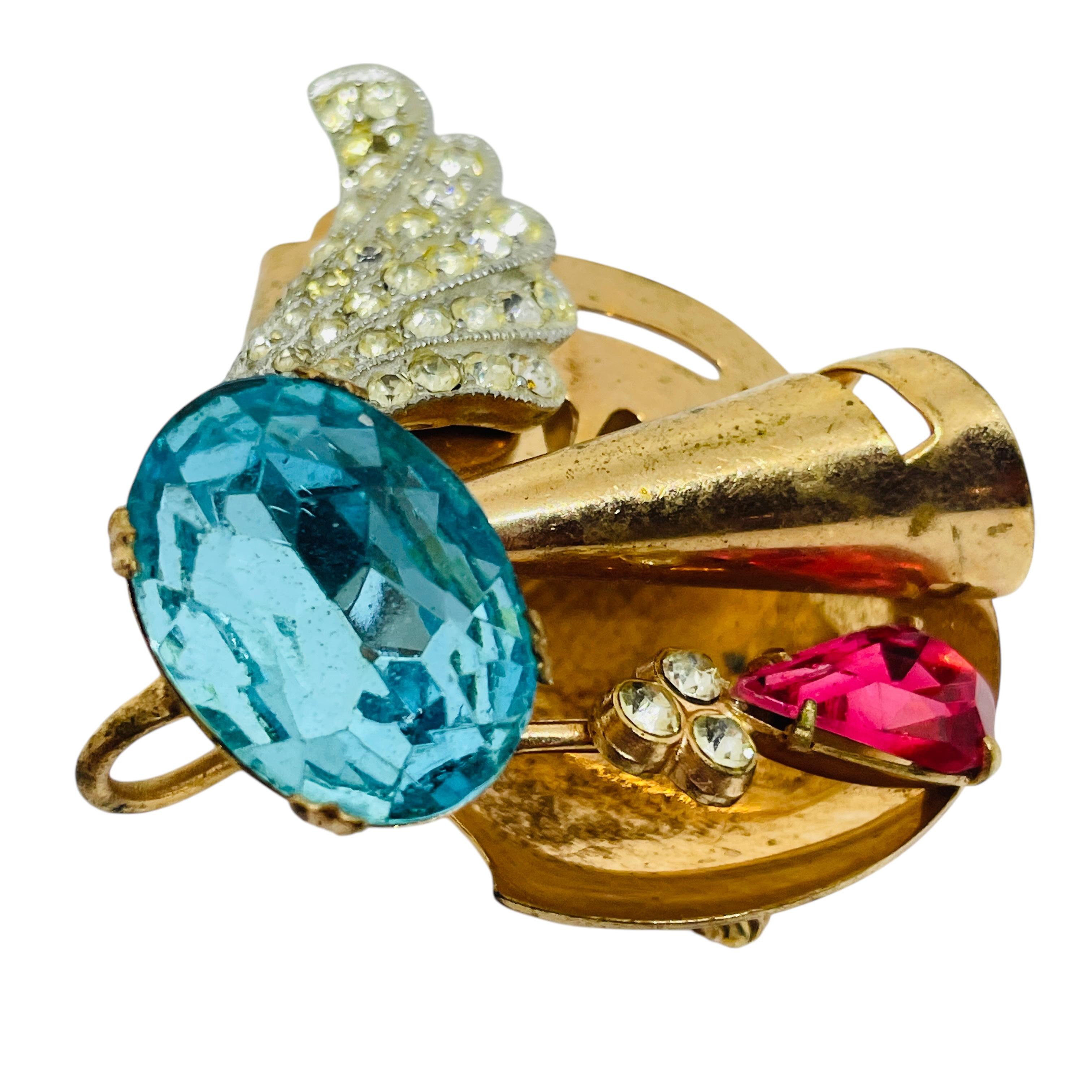 DETAILS

- • ohne Vorzeichen

- • goldfarben beschichtet mit Glassteinen

- • Vintage-Designer-Brosche 

MASSNAHMEN

- •

CONDIT

- • sehr guter Vintage-Zustand mit einigen Gebrauchsspuren

Sku 51

❤️❤️ VINTAGE-DESIGNER-SCHMUCK ❤️❤️

❤️❤️