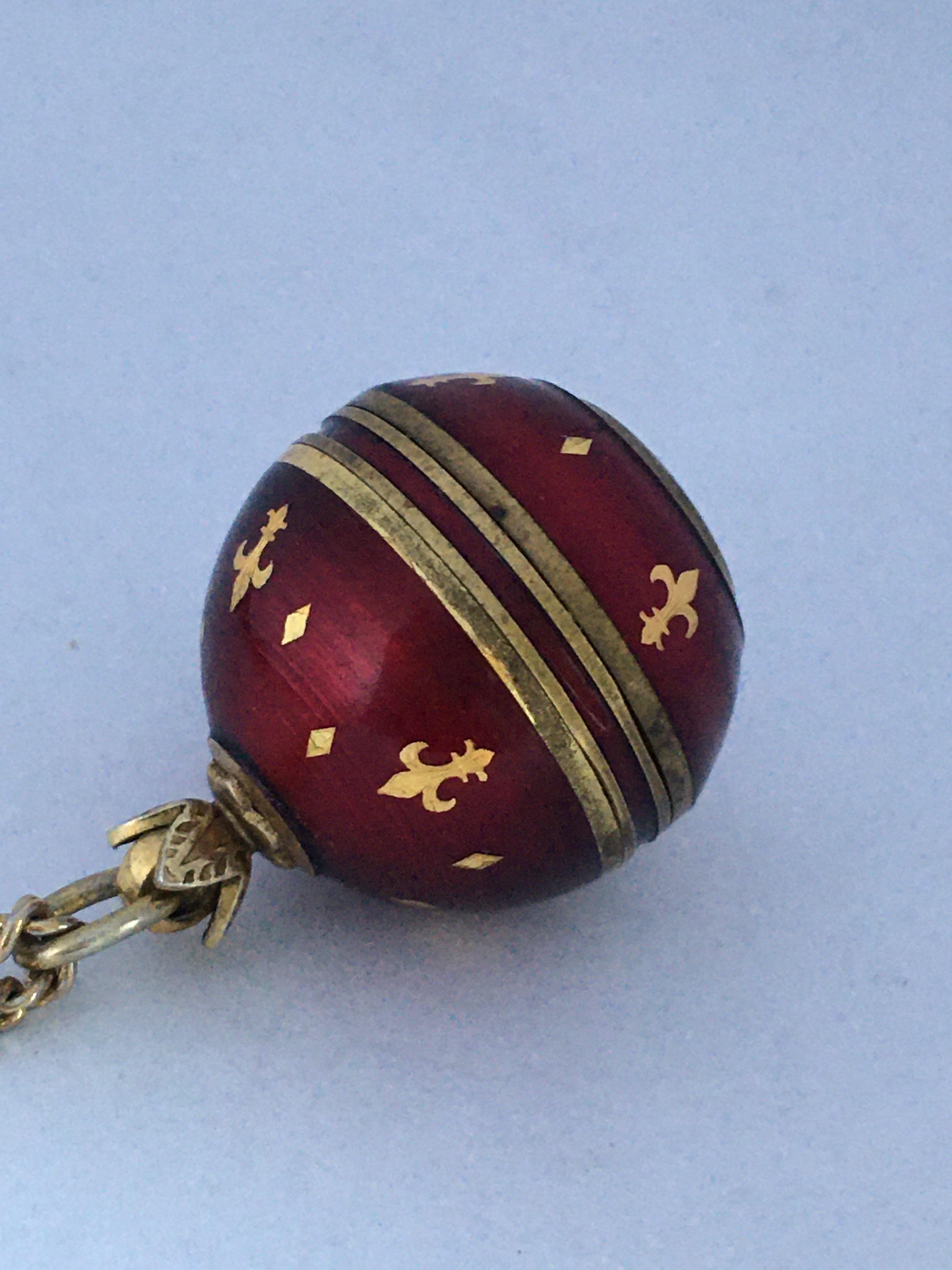 Vintage Gold-Plated Red Enamel Guilloche Hand-Winding Ball Pendant Swiss Watch For Sale 5