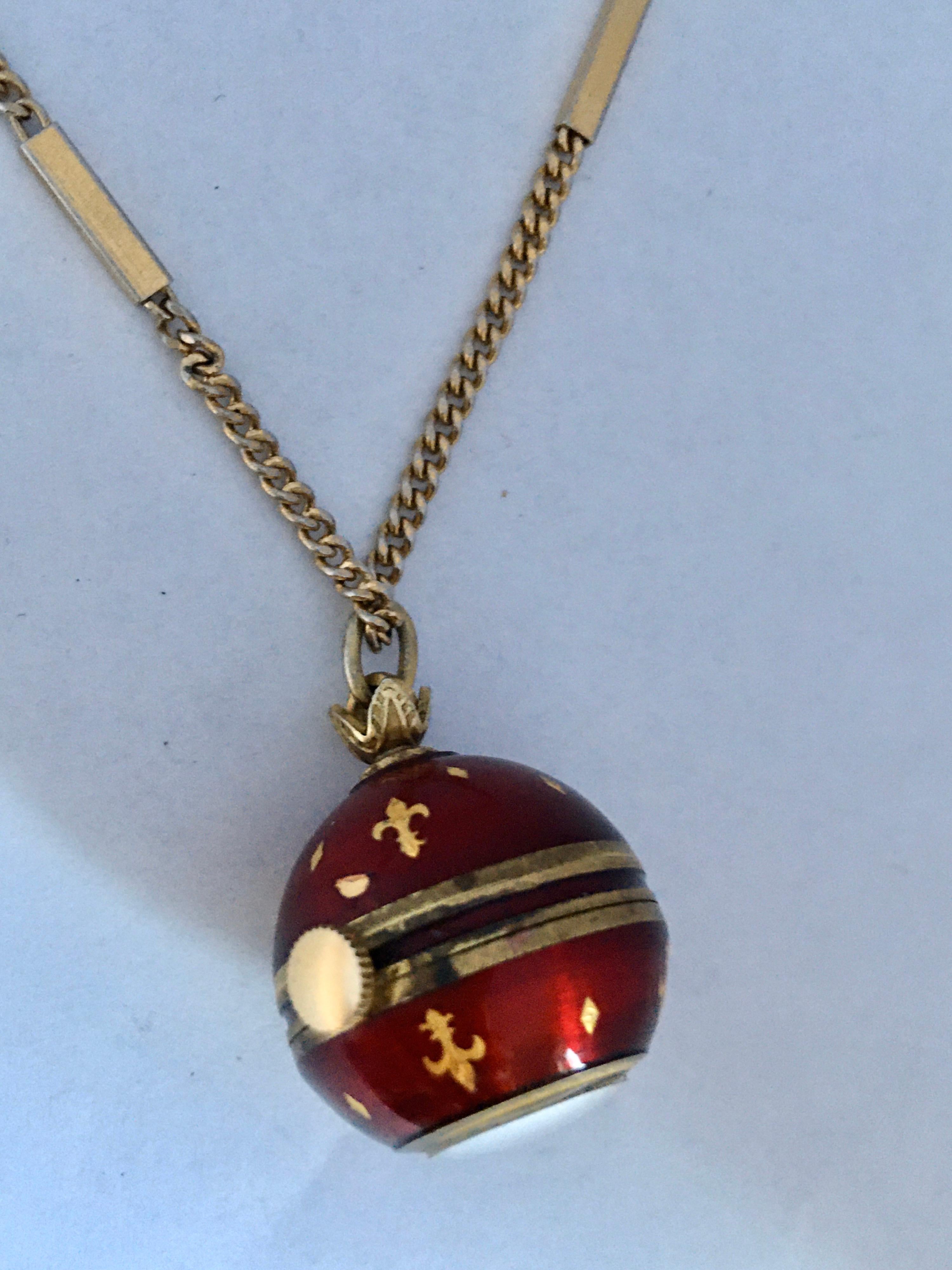 Vintage Gold-Plated Red Enamel Guilloche Hand-Winding Ball Pendant Swiss Watch For Sale 9