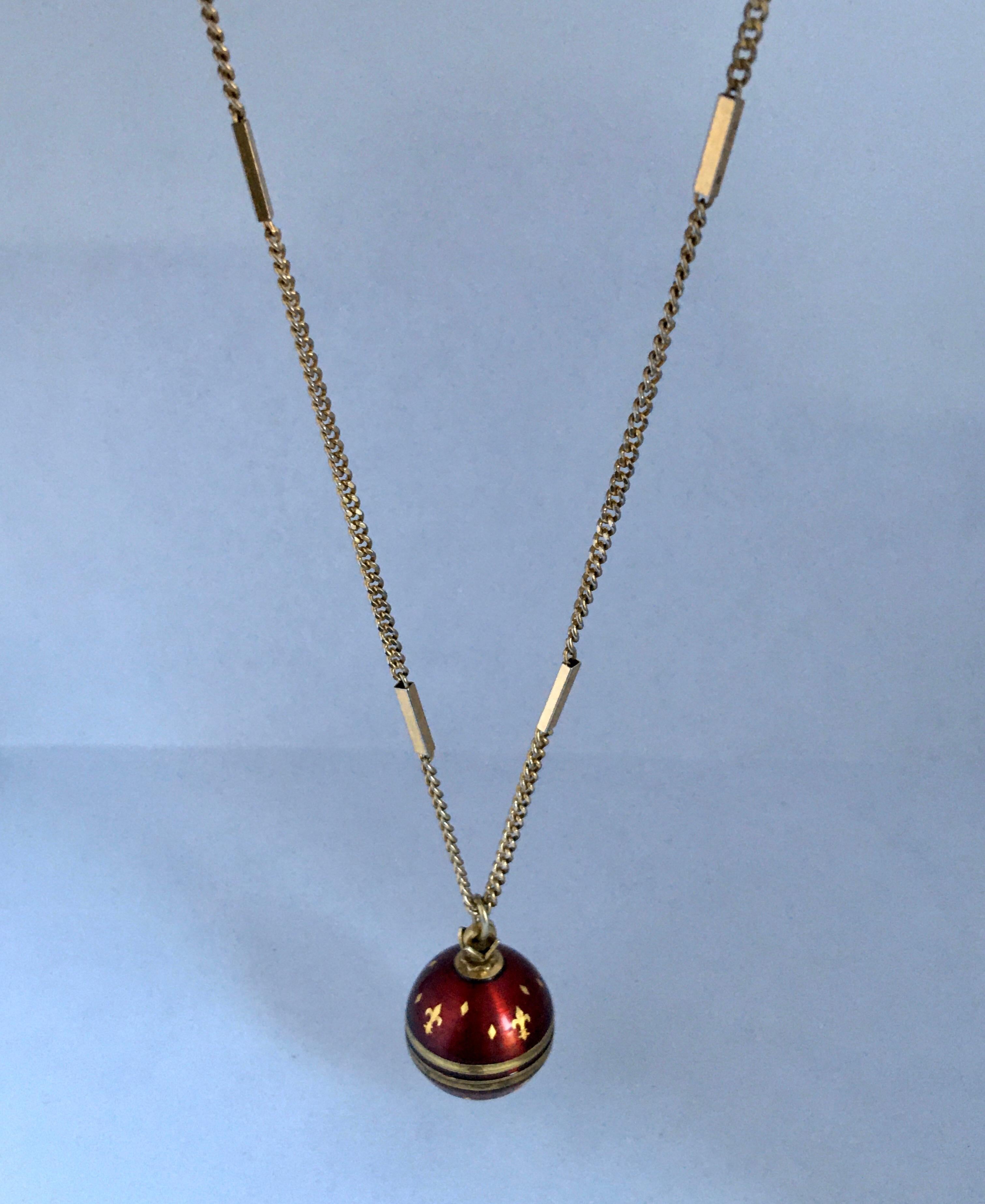 Vintage Gold-Plated Red Enamel Guilloche Hand-Winding Ball Pendant Swiss Watch For Sale 10