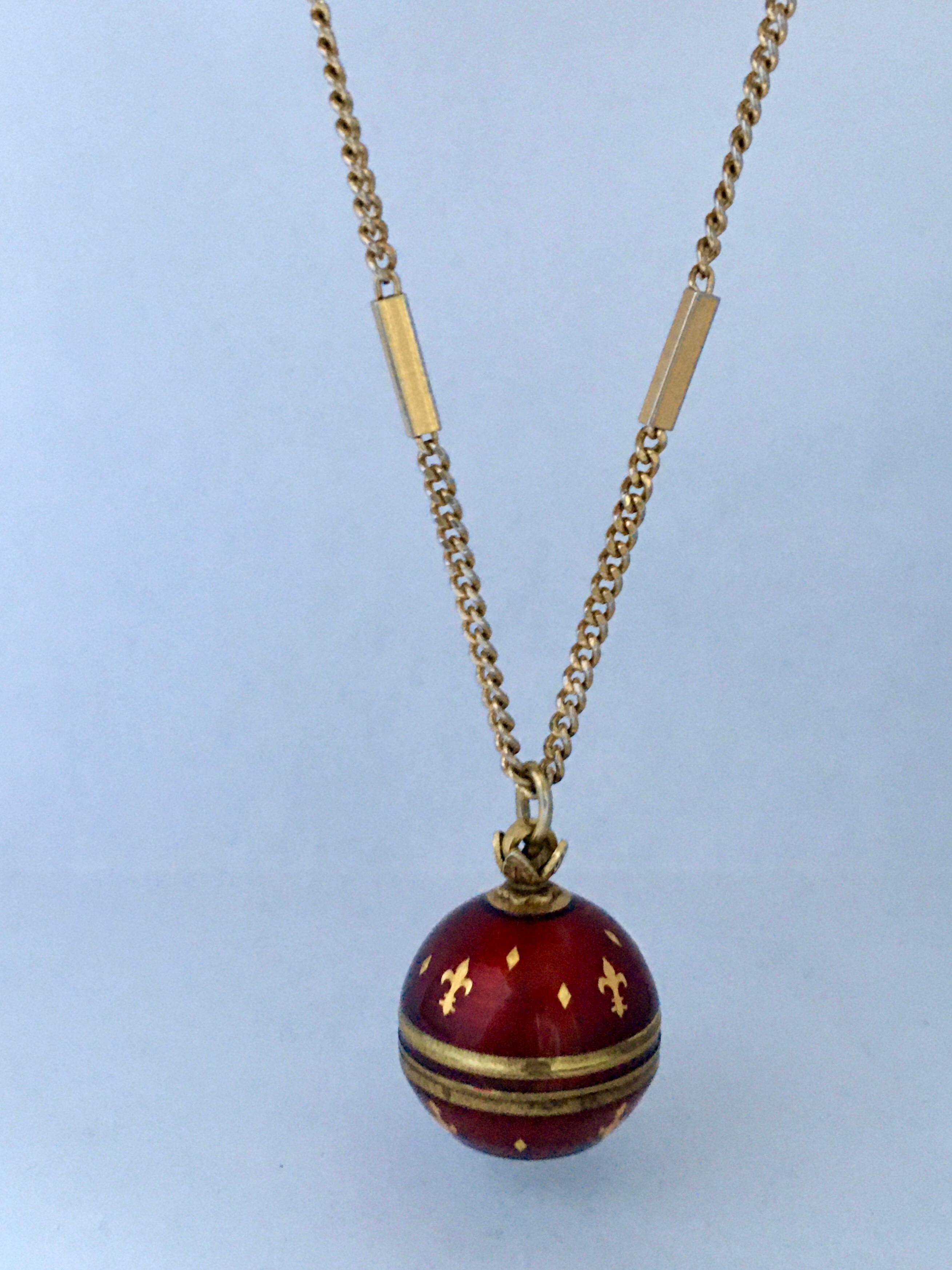 This beautiful pre-owned vintage red enamel with gold fleur de lis inlaid hand winding pendant ball watch is in good working condition and it is ticking well. A slight scratches and tarnish on its gold plated bessel. It’s come with a vintage 32