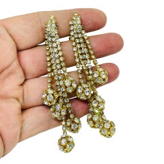 Pendientes de clip de diseño con bolas colgantes de strass chapadas en oro de estilo vintage