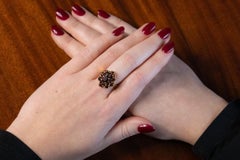 Bague vintage en plaqué or avec des grenats rouges naturels facettés.