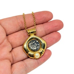Vintage gold plated silver tone lion coin faux pearl pendant chain necklace
