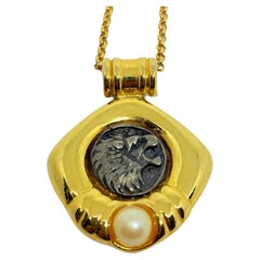 Vintage gold plated silver tone lion coin faux pearl pendant chain necklace