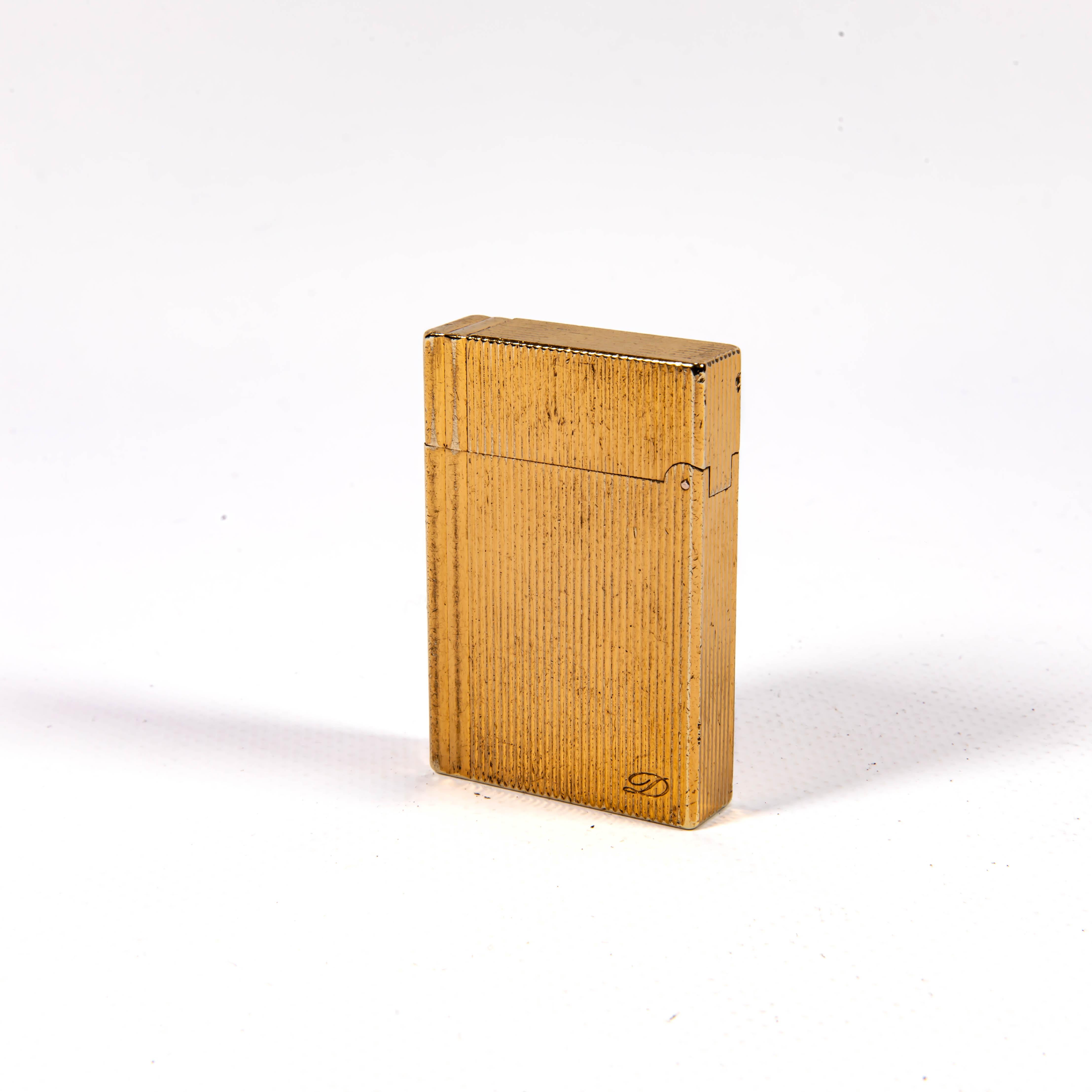 da uomo o donna Vintage Gold Plated S.T. DUPONT Gatsby Lighter 1990s in vendita