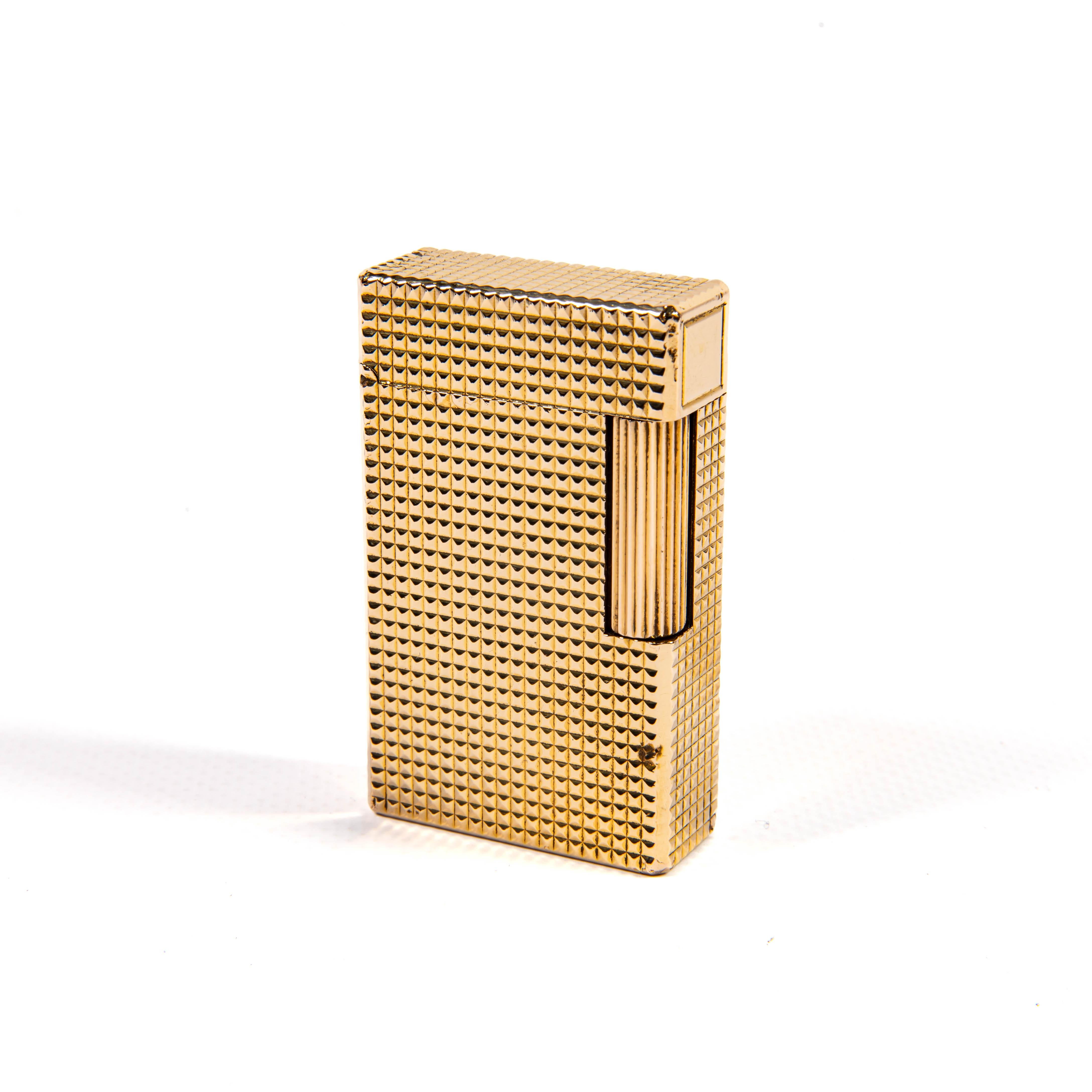 S.T. Dupont, a maison renowned for its exceptional craftsmanship, has long been a symbol of elegance and luxury. Since its founding in 1872, S.T. Dupont has created masterpieces beloved by world leaders and celebrities alike. Their lighters, in