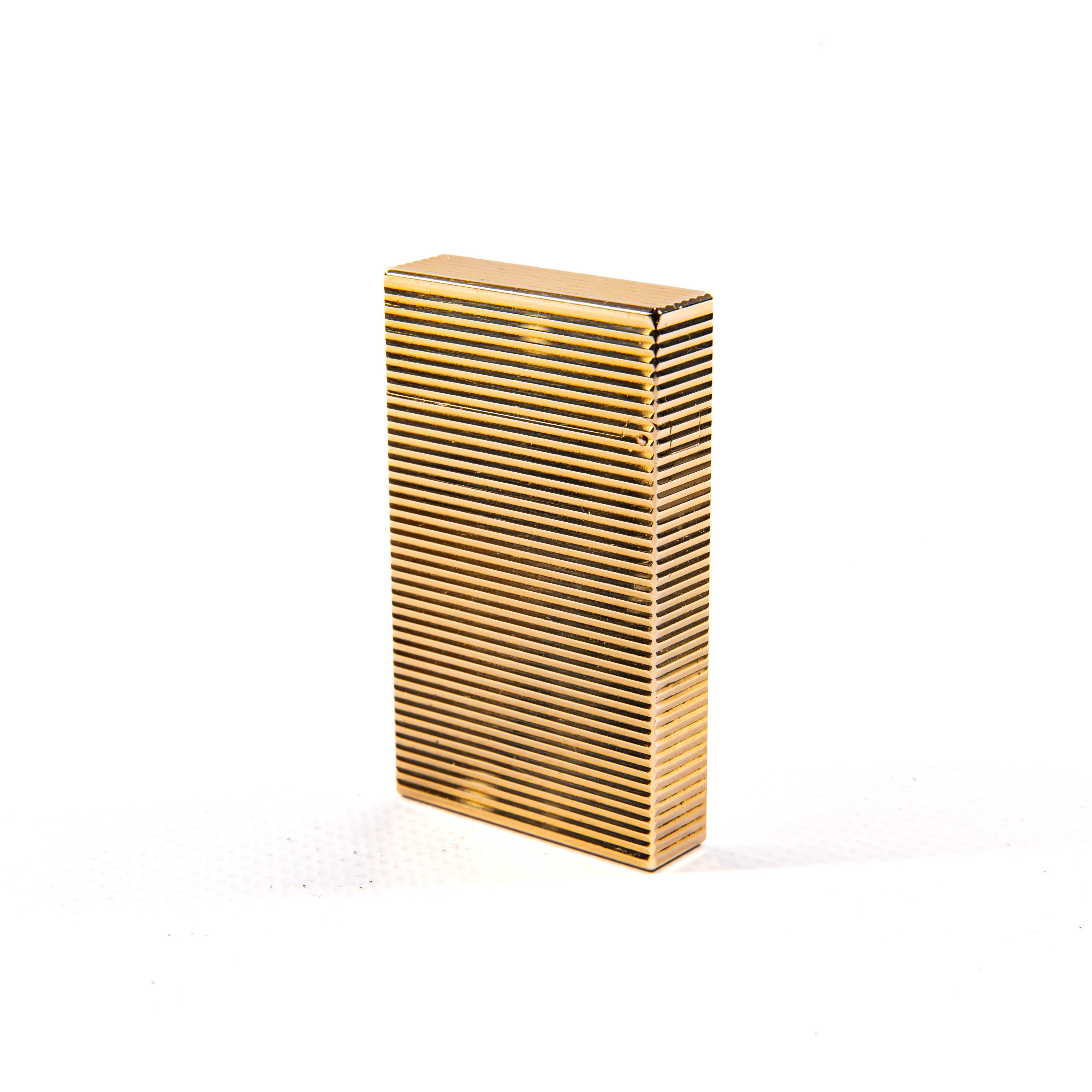 Women's or Men's Vintage Gold Plated S.T. DUPONT Ligne 2 Regular Lighter 1990s
