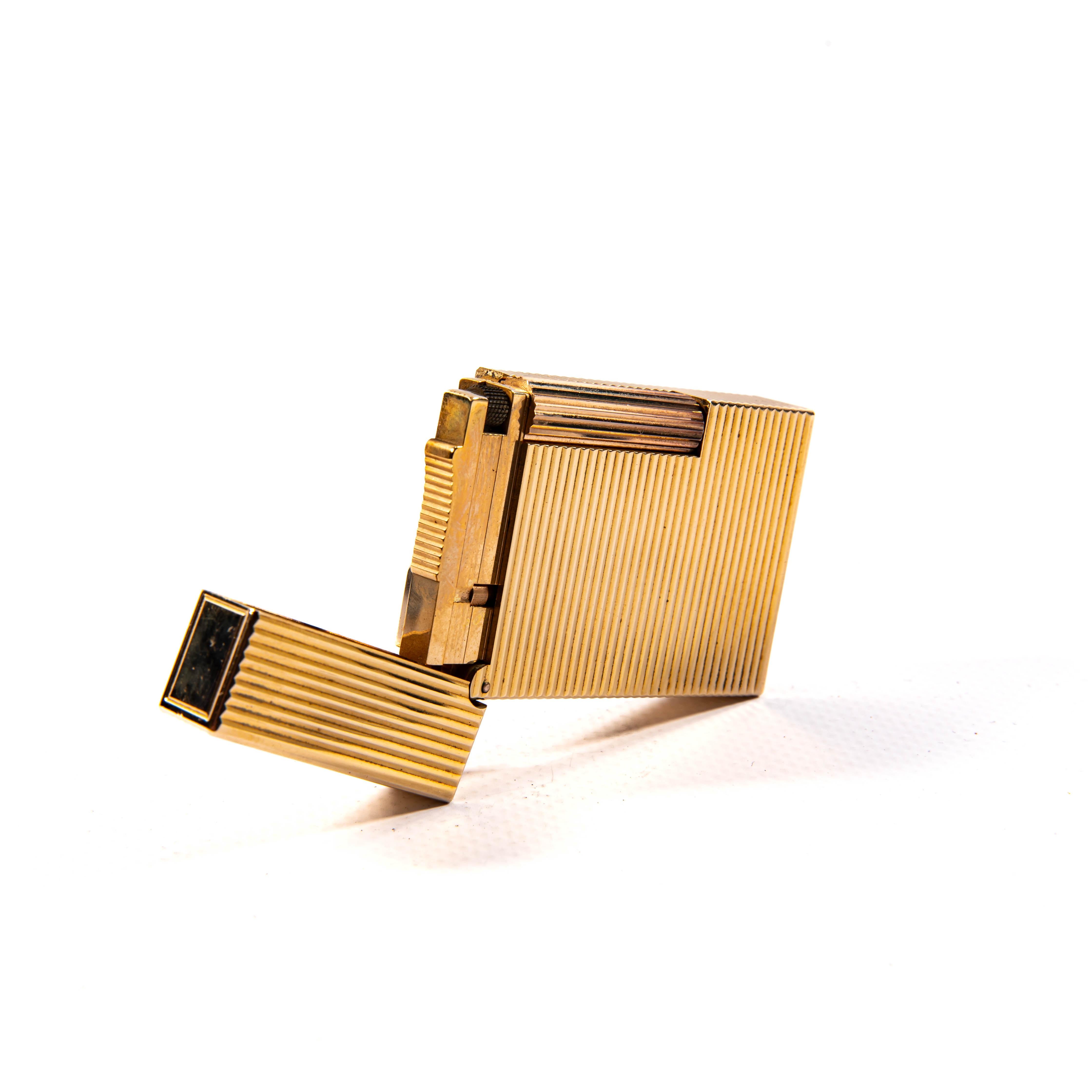 Vintage Gold Plated S.T. DUPONT Ligne 2 Regular Lighter 1990s 4