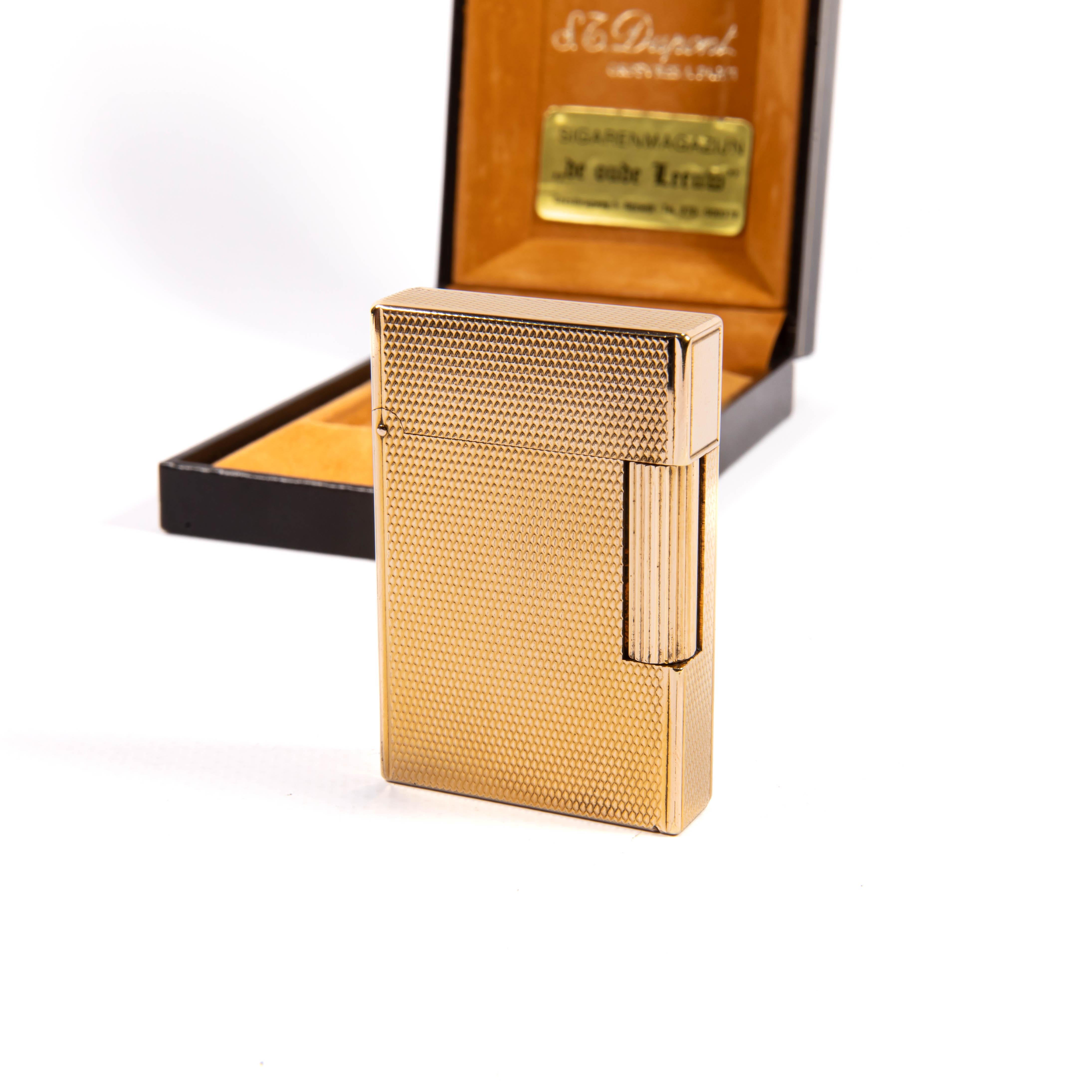 Vintage Gold Plated S.T. DUPONT Ligne 2 Small Lighter in Box 1990 Bon état - En vente à DELFT, NL