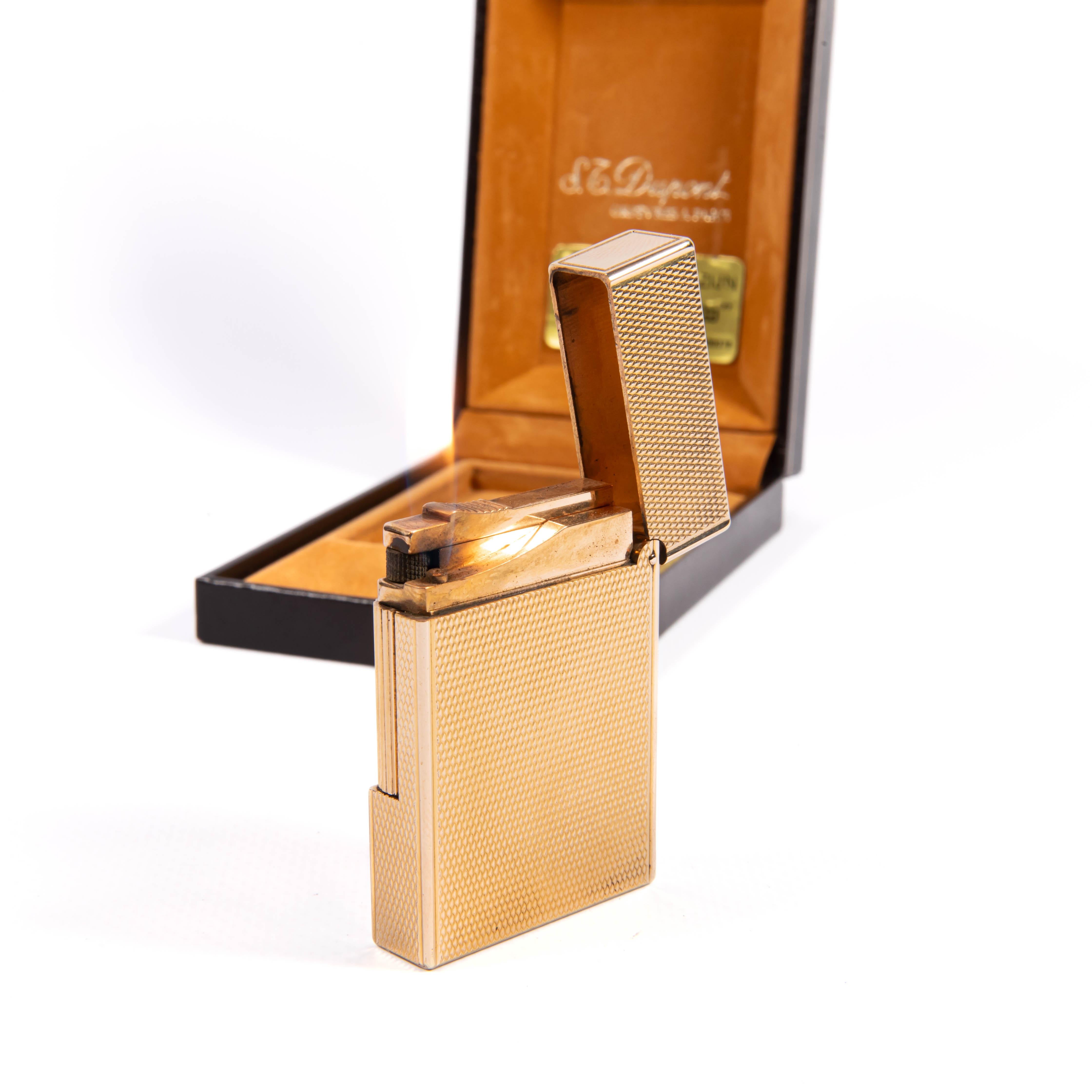 Vintage Gold Plated S.T. DUPONT Ligne 2 Small Lighter in Box 1990 en vente 4