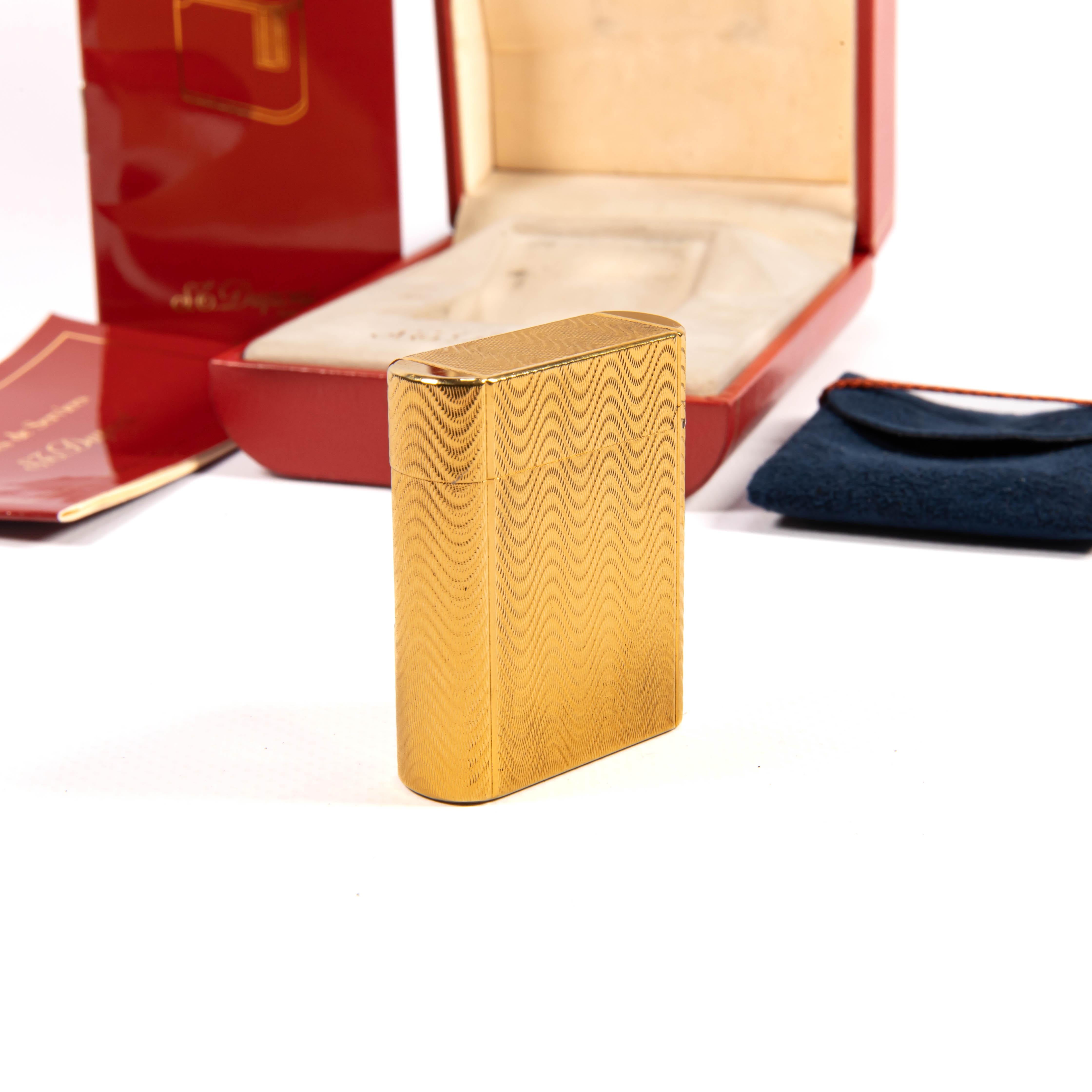Vintage Gold Plated S.T. DUPONT Briquet Soubreny dans sa boîte 1990 Unisexe en vente