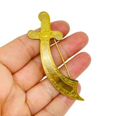 Vintage gold plated sword etched flower designer brooch marked TAS-ID
