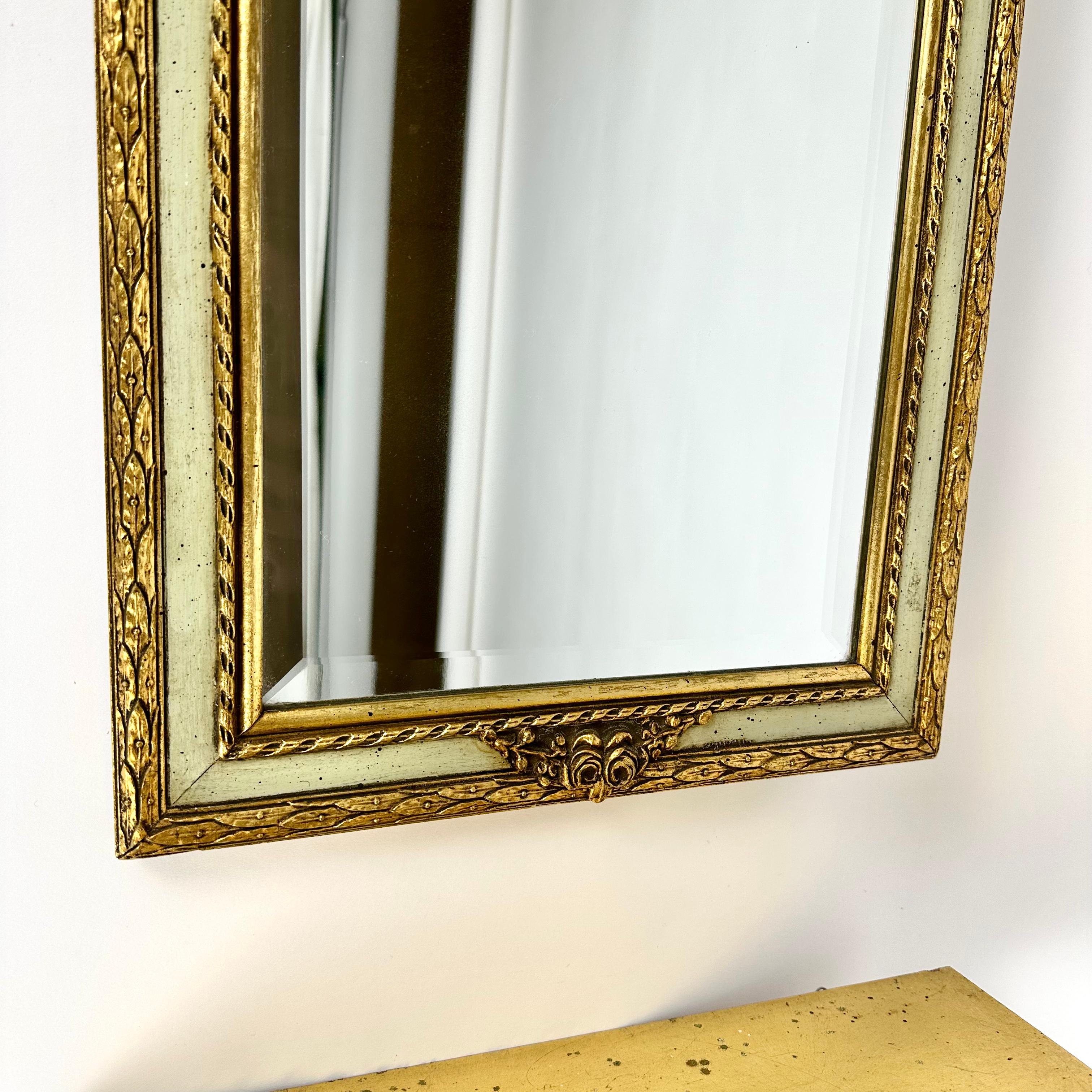 Vergoldeter Holzspiegel im Vintage-Stil mit Wandkonsole, Belgien, 1960er Jahre im Zustand „Hervorragend“ im Angebot in Bastogne, BE