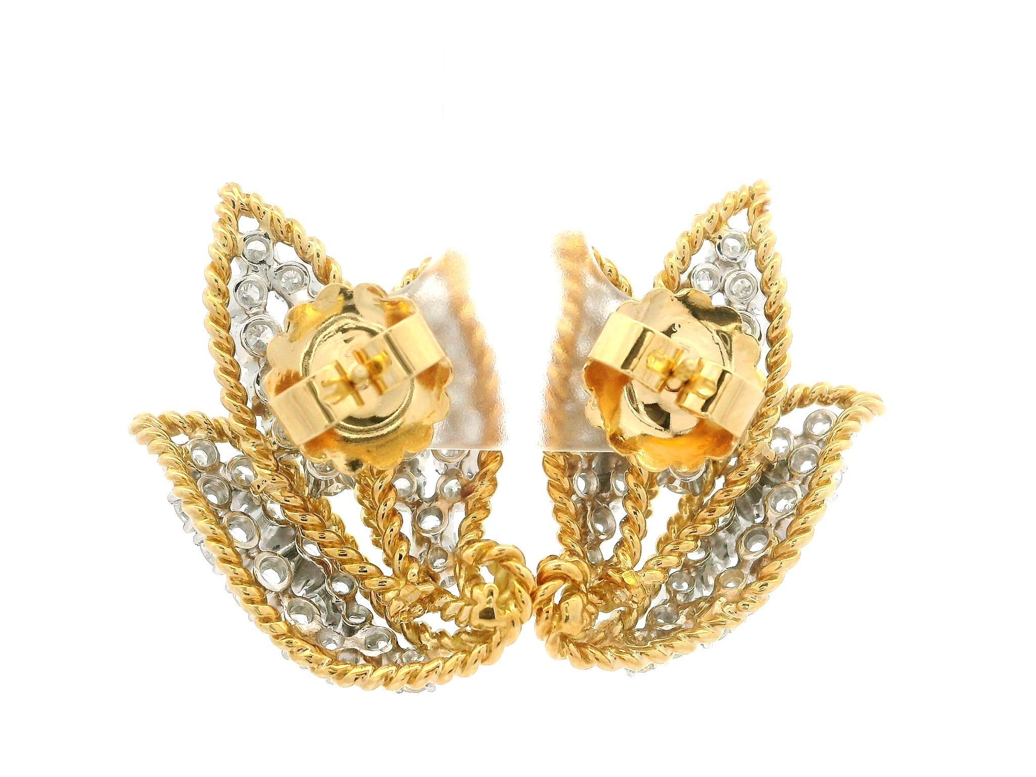 Vintage Gold & Platin 3,15 Karat Diamant-Ohrringe mit gedrehtem Drahtrahmen und geflammtem Blütenblatt (Brillantschliff) im Angebot