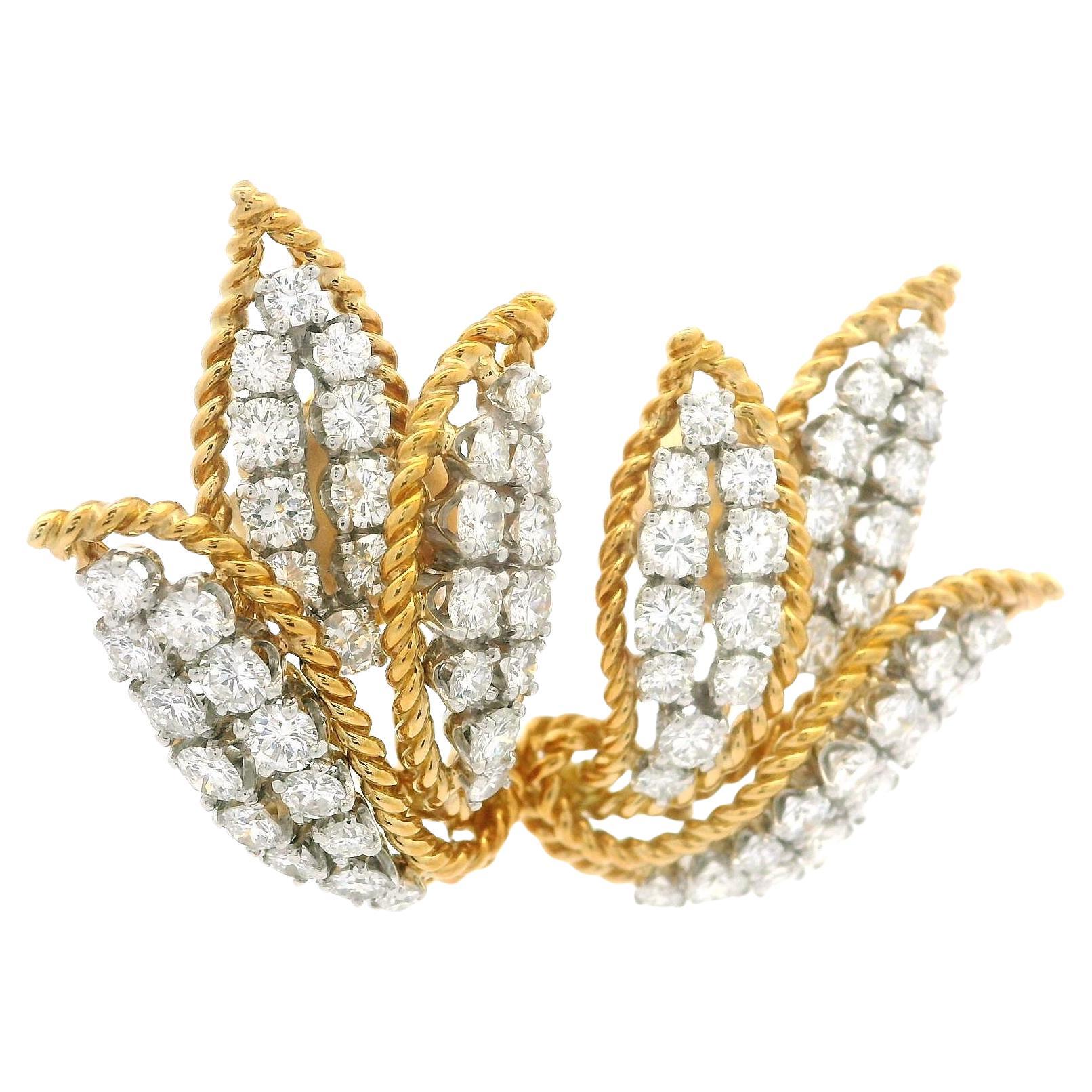 Vintage Gold & Platin 3,15 Karat Diamant-Ohrringe mit gedrehtem Drahtrahmen und geflammtem Blütenblatt im Angebot