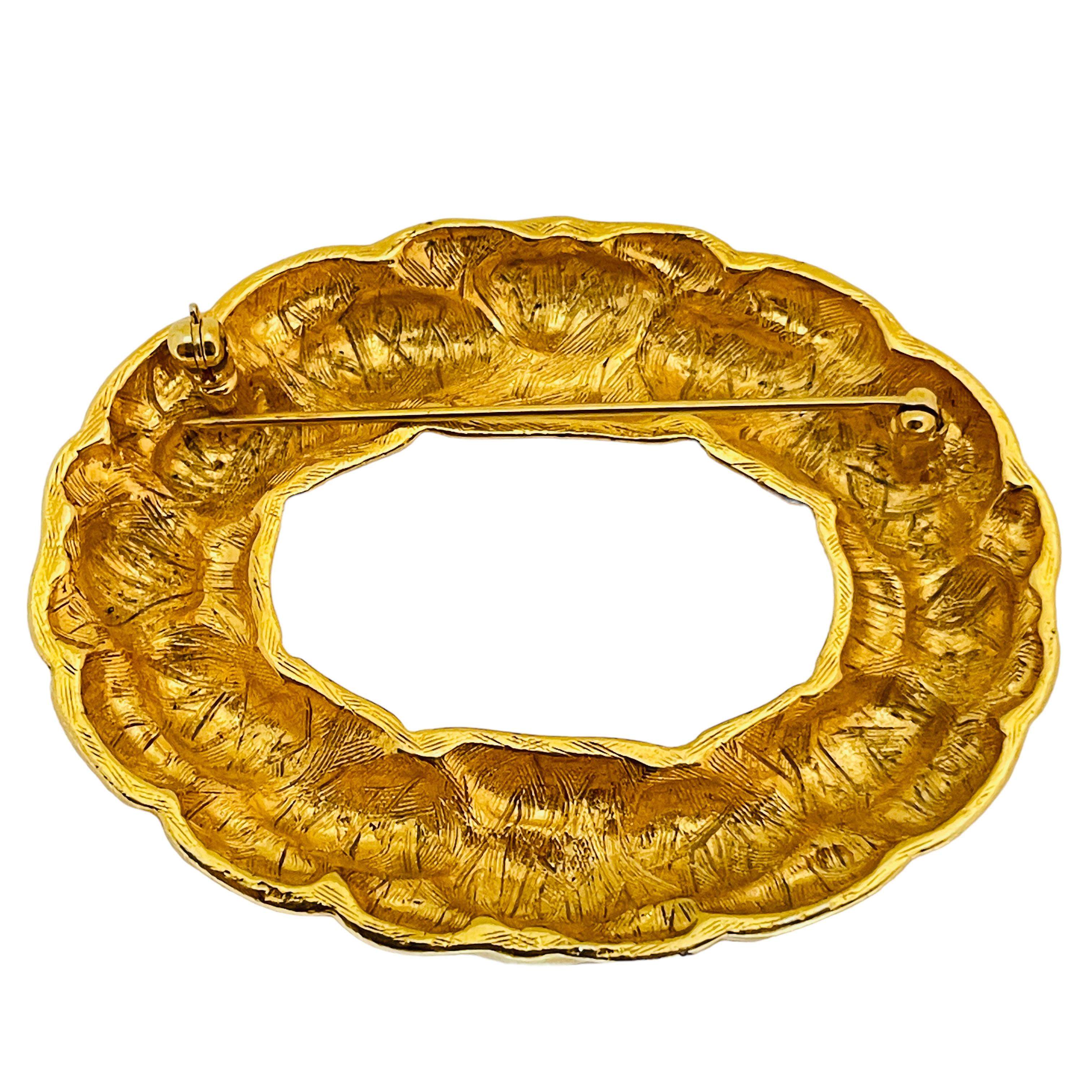 Vintage gold quilted massive designer runway brooch In Good Condition For Sale In Palos Hills, IL