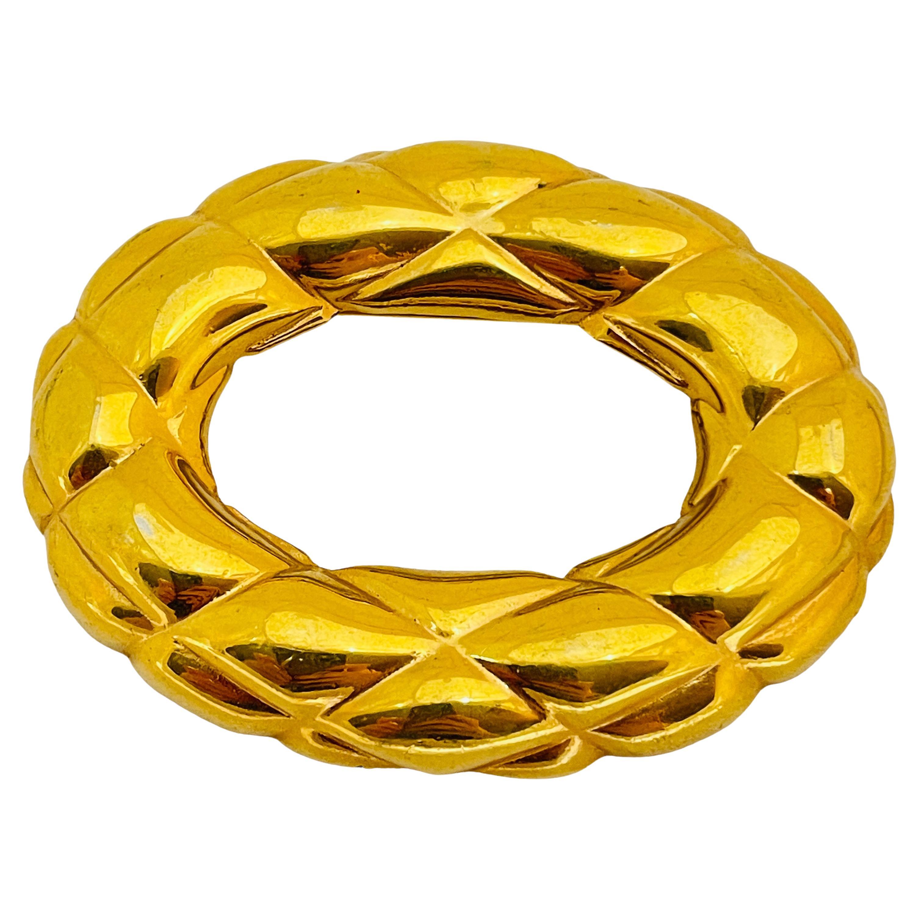 Vintage gold quilted massive designer runway brooch For Sale