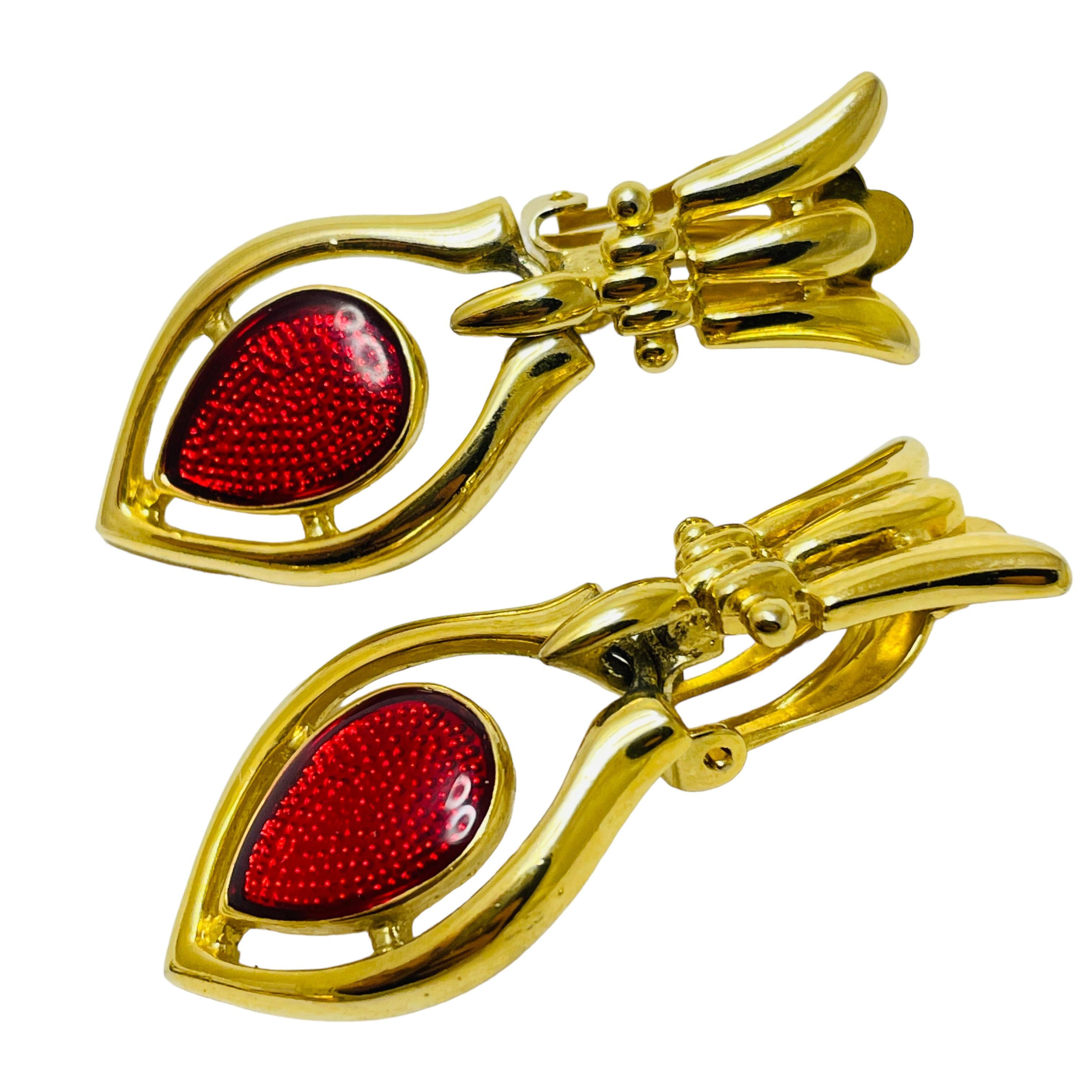 DETALLES

- sin signo 

- tono dorado con esmalte

- pendientes vintage de diseño

MEDIDAS  

- 2