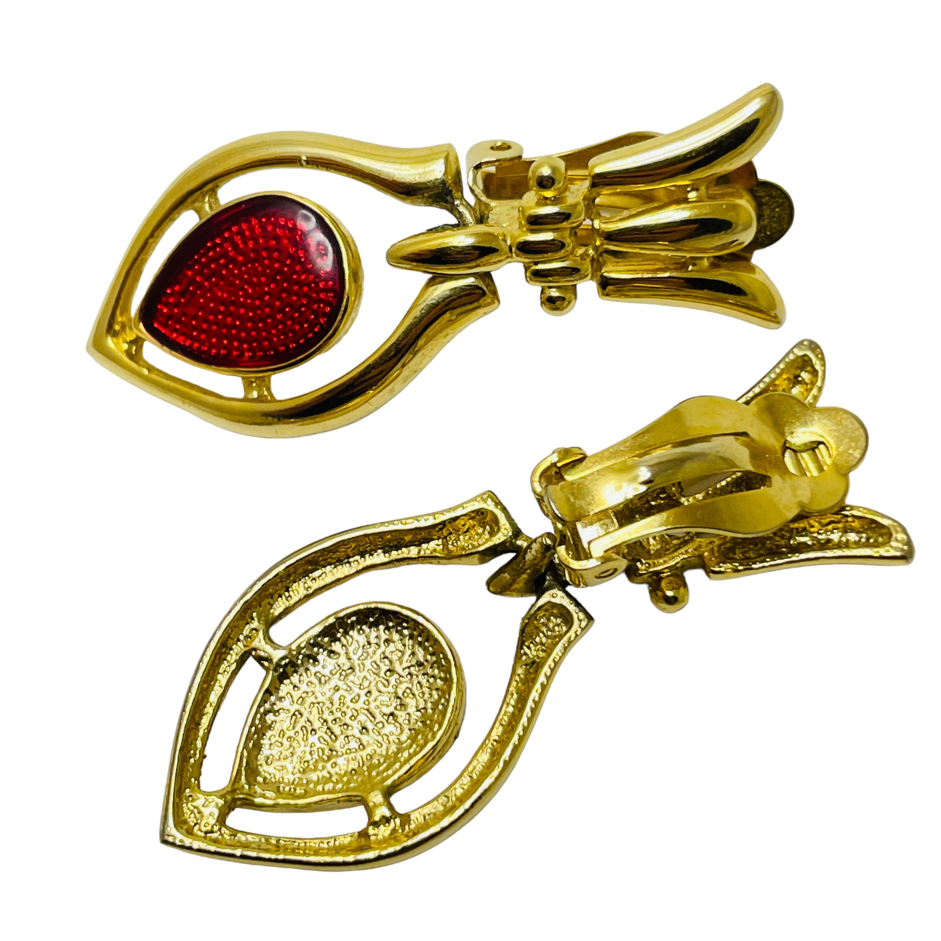 Pendientes de clip de diseño con esmalte rojo dorado vintage en Bueno estado para la venta en Palos Hills, IL