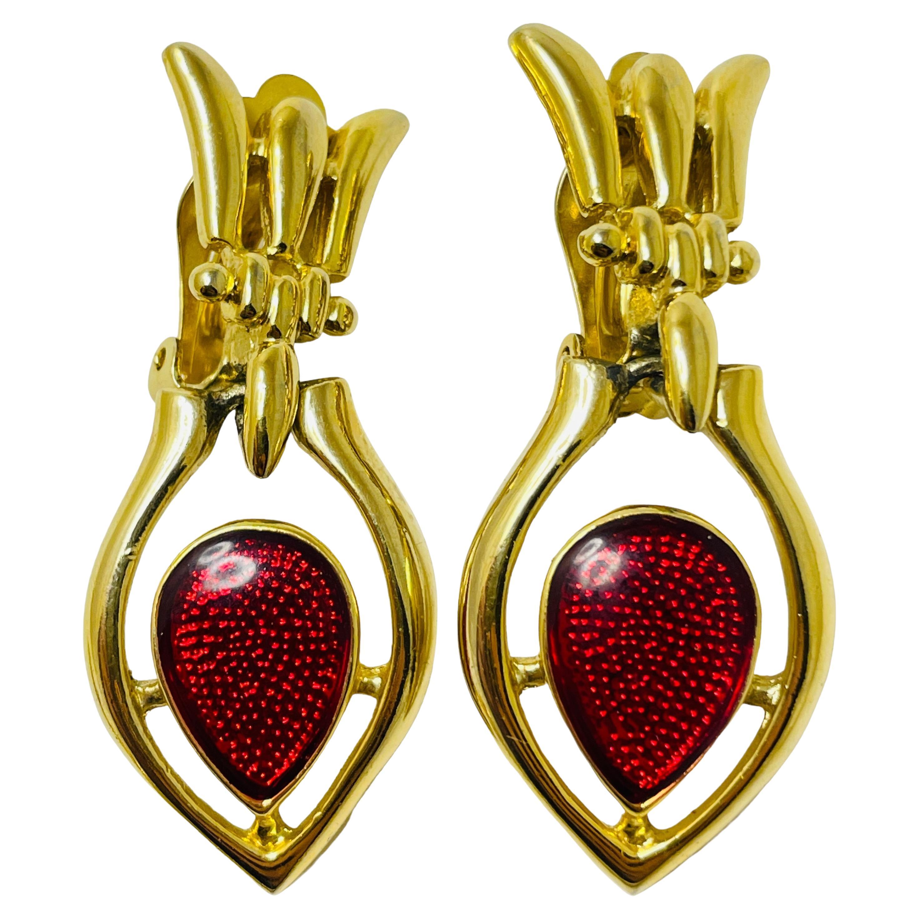 Pendientes de clip de diseño con esmalte rojo dorado vintage en venta