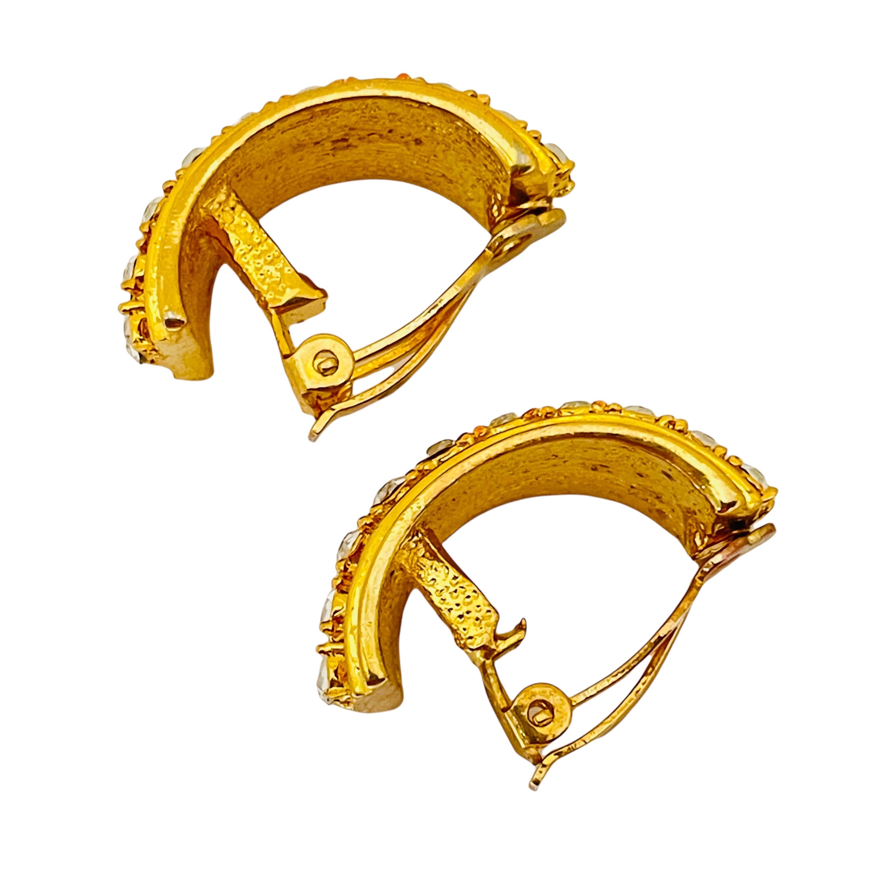 Vintage gold red enamel rhinestone designer runway earrings In Good Condition For Sale In Palos Hills, IL