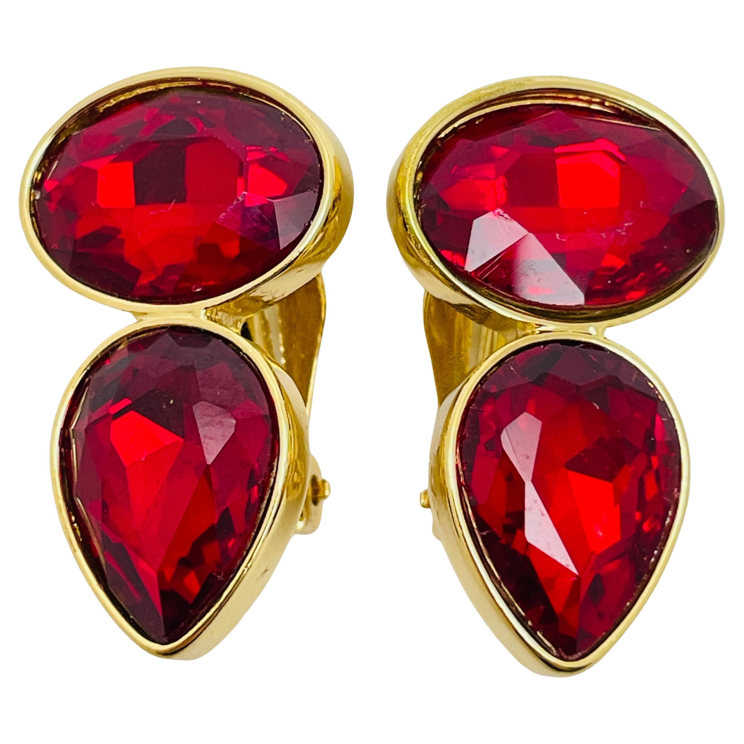 Pendientes de clip de diseñador de pasarela de cristal rojo dorado vintage en venta