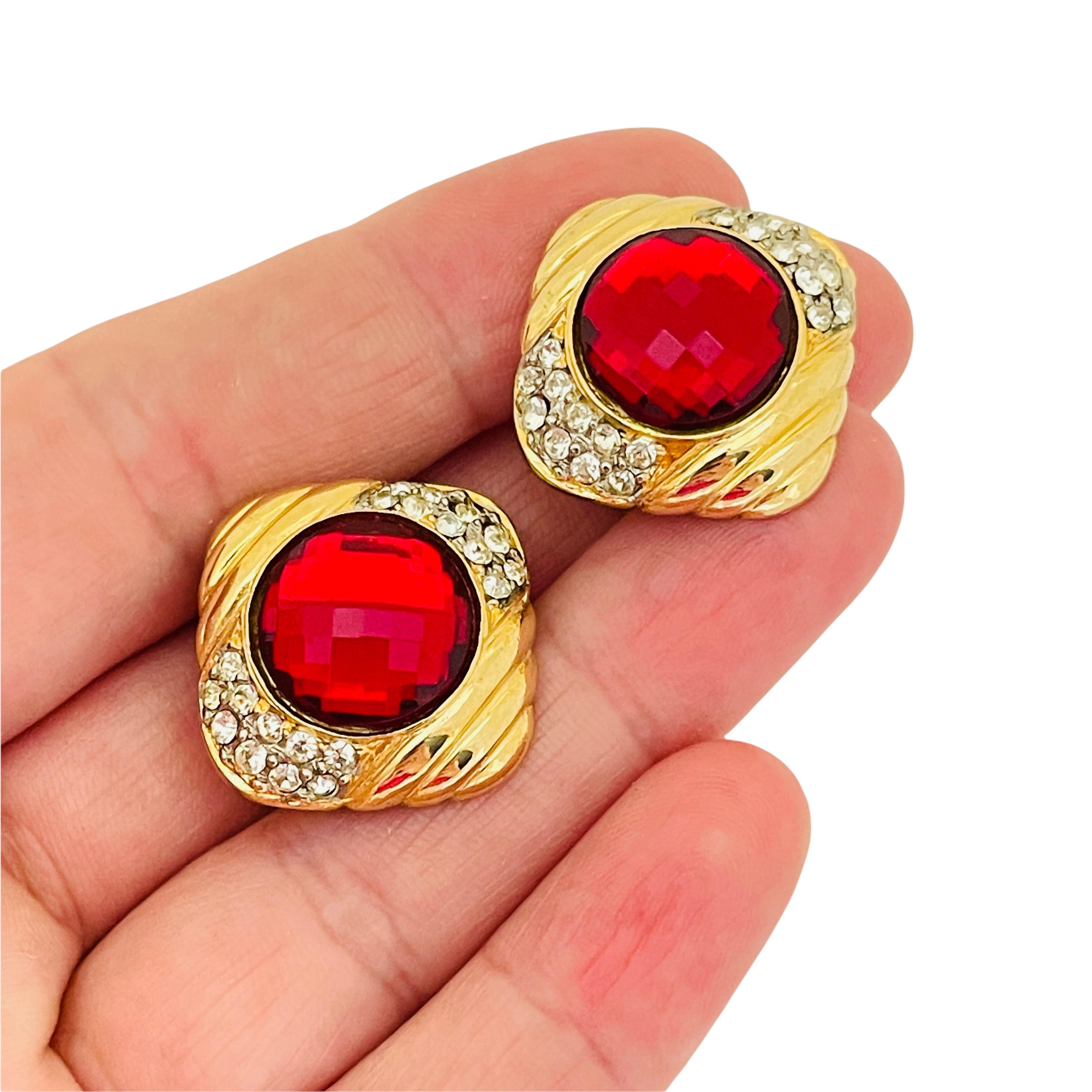 Vintage gold red rhinestone designer runway clip on earrings In Good Condition For Sale In Palos Hills, IL