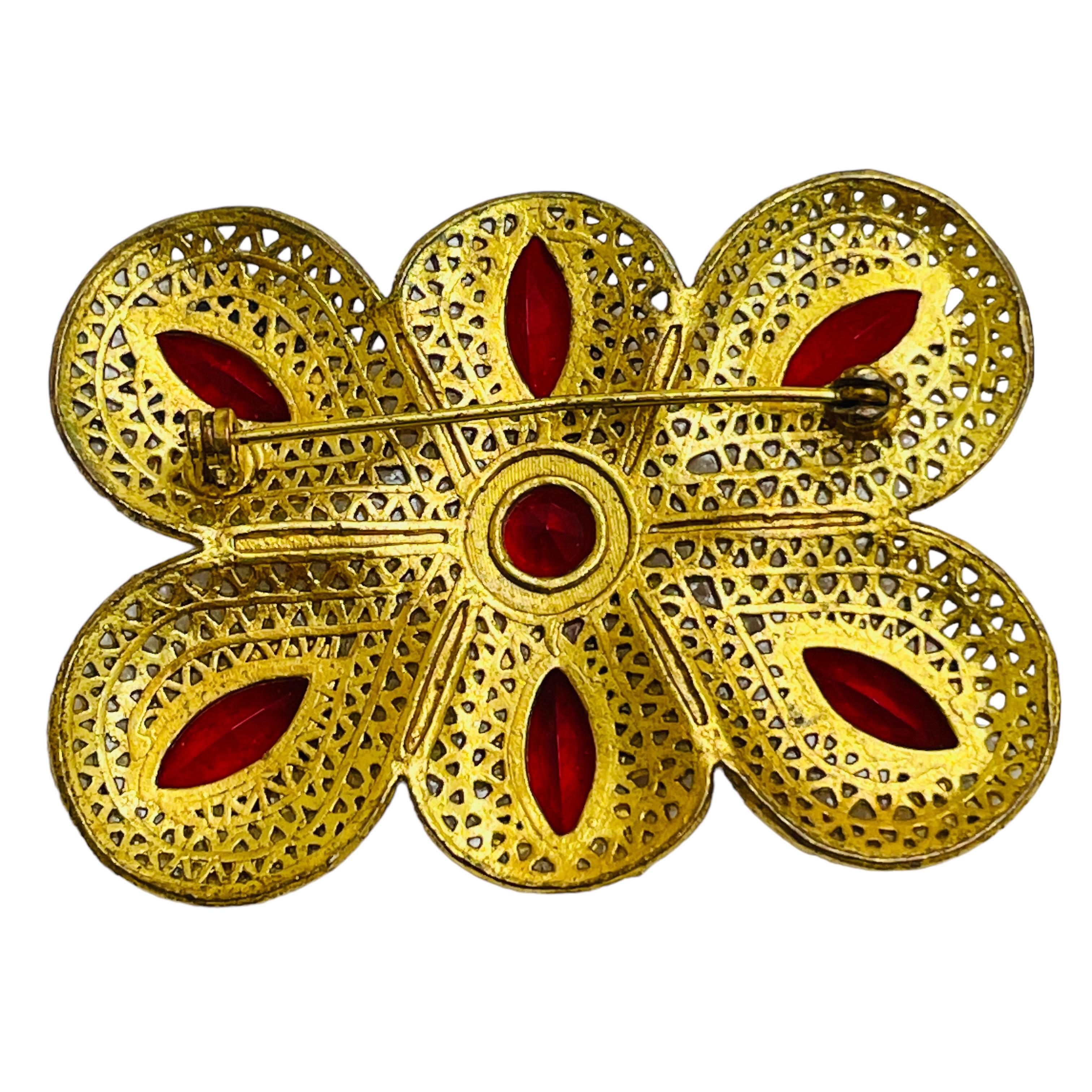 Vintage gold red rhinestone European designer brooch In Good Condition For Sale In Palos Hills, IL