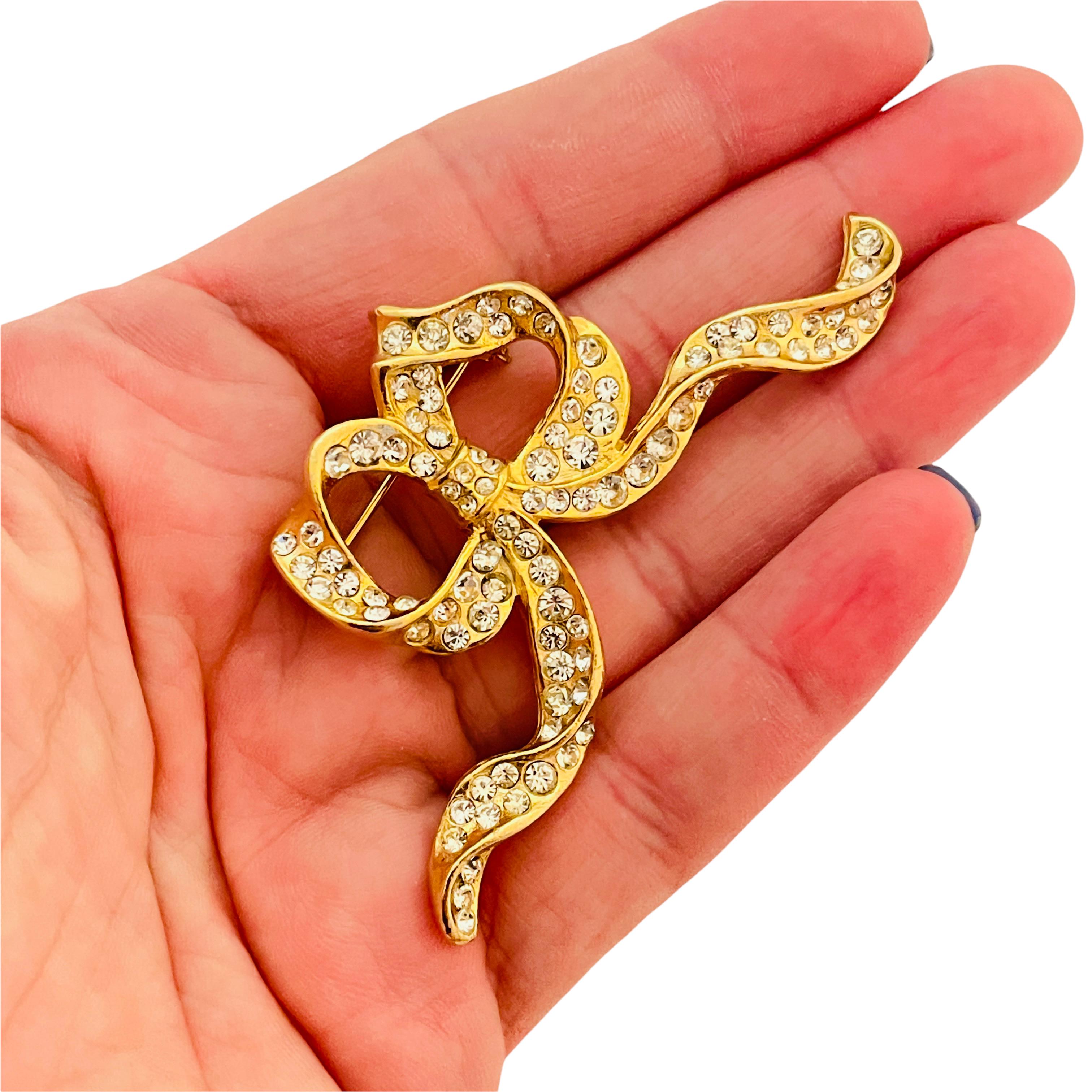 DETAILS

• unsigned

• gold tone with rhinestones

• vintage designer runway brooch

MEASUREMENTS

• 2.75