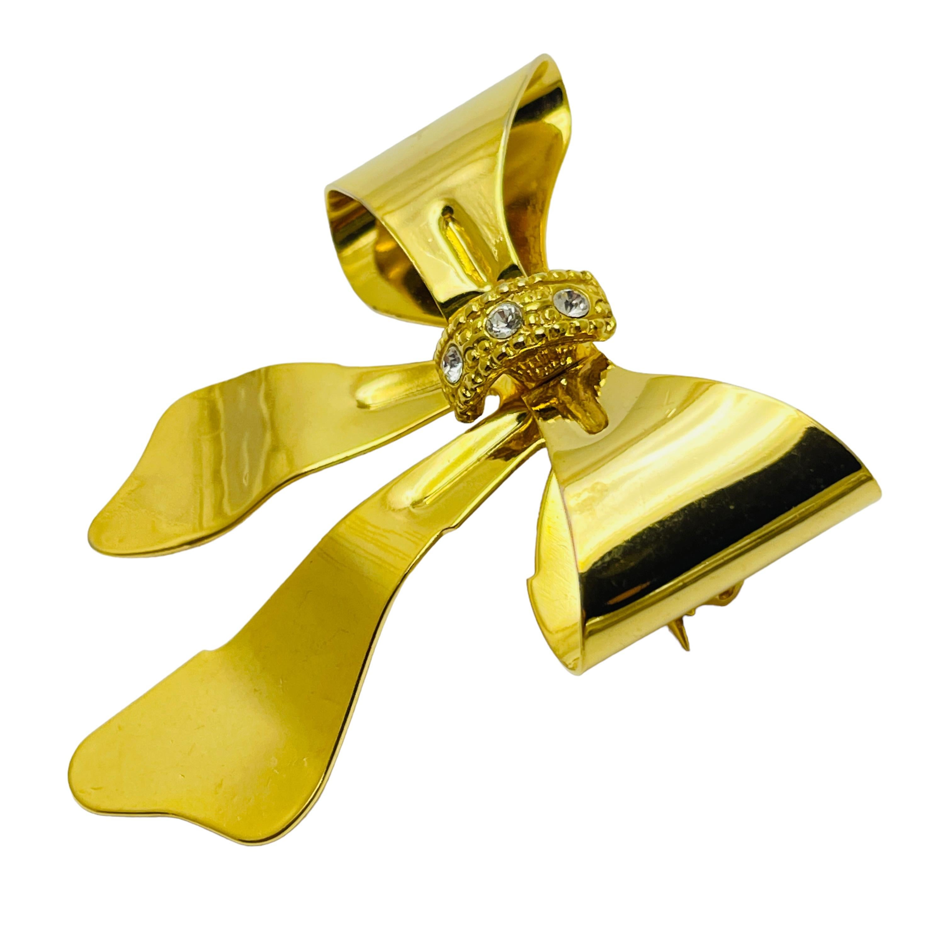Women's or Men's Vintage gold rhinestone bow brooch For Sale