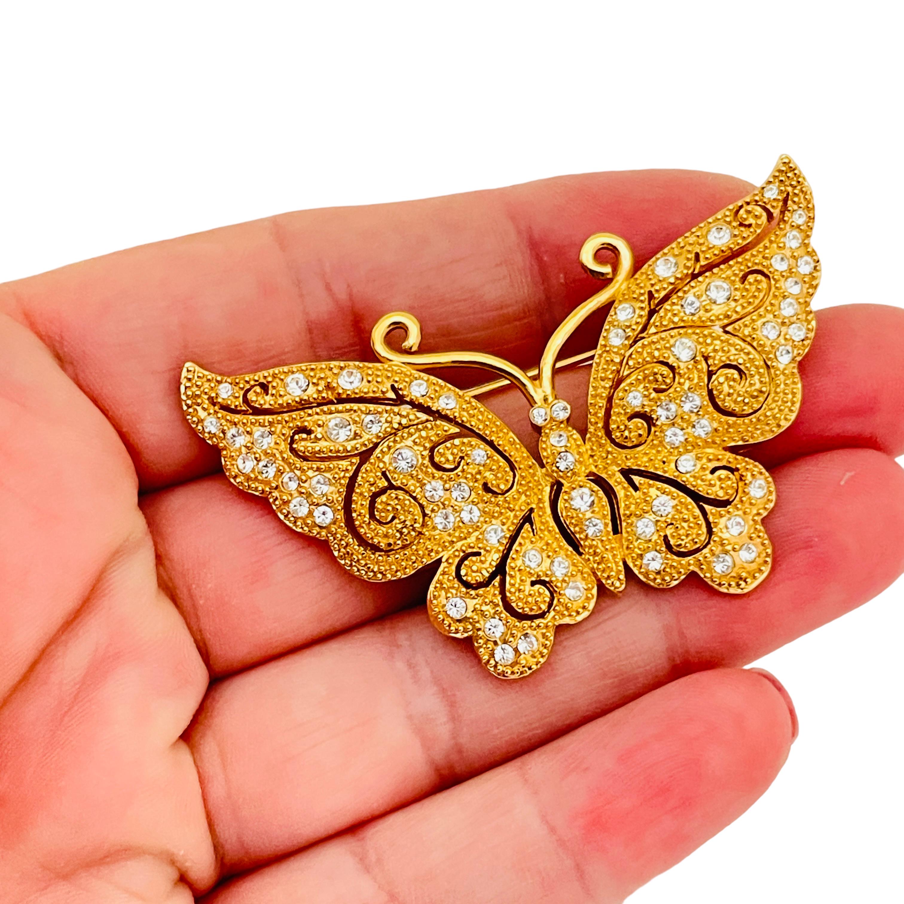 Vintage gold rhinestone butterfly designer runway brooch  In Excellent Condition For Sale In Palos Hills, IL