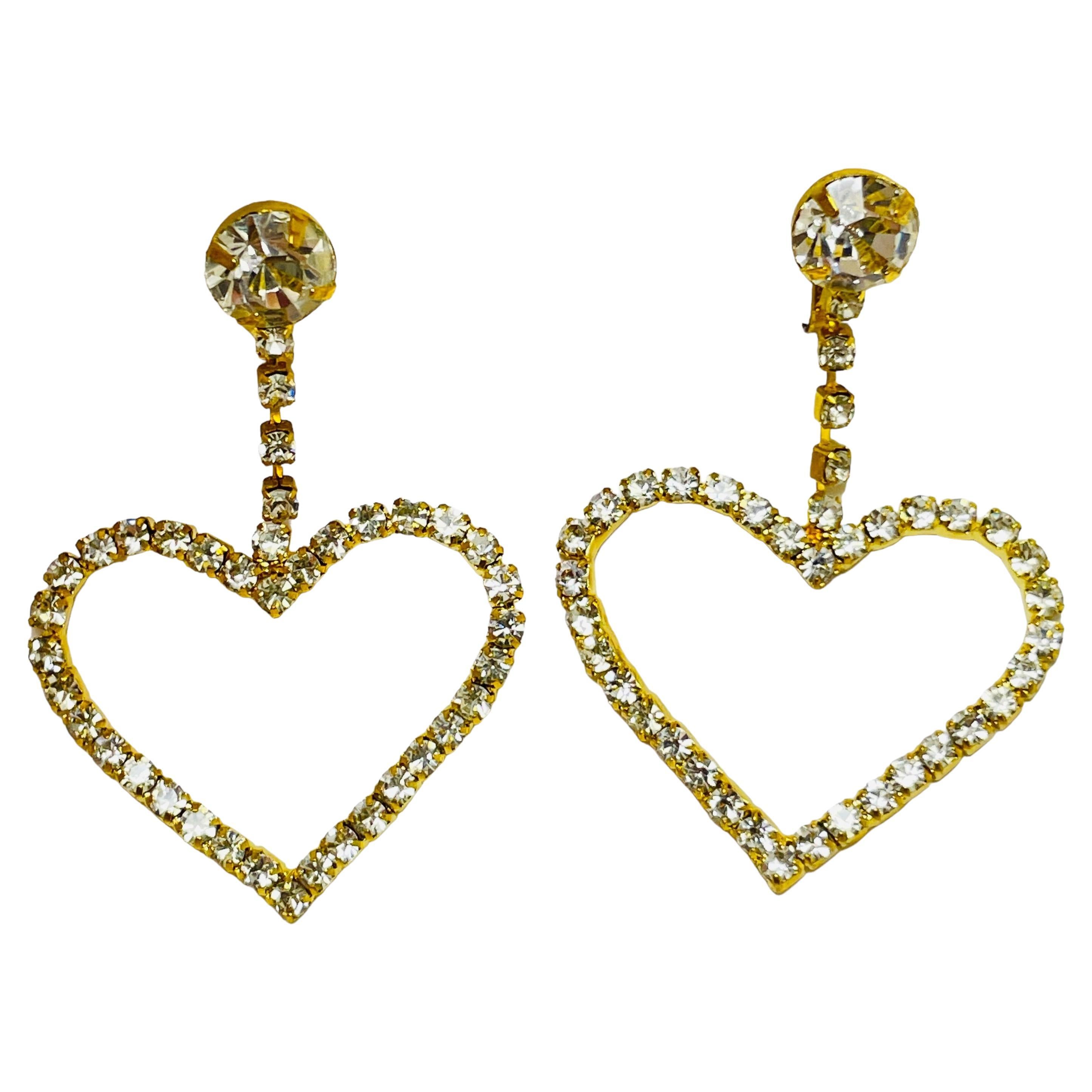Orecchini a clip d'oro vintage con cuori penzolanti di design