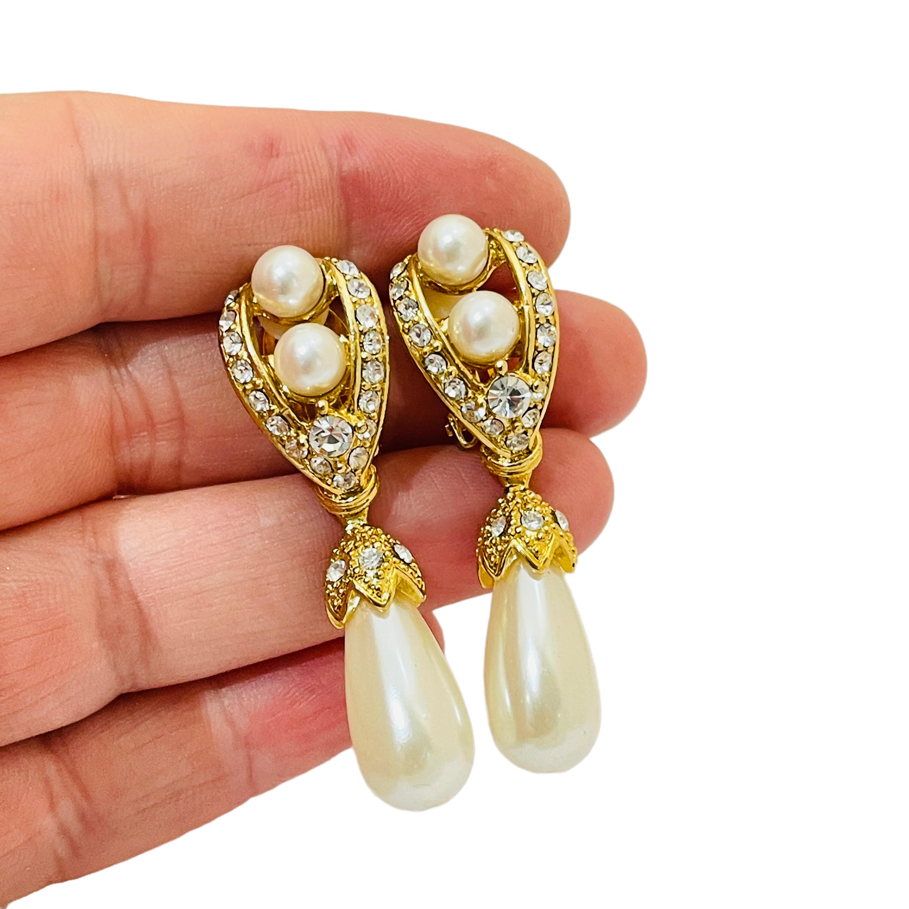 Vintage gold rhinestone dangle pearl designer runway clip on earrings For Sale 1