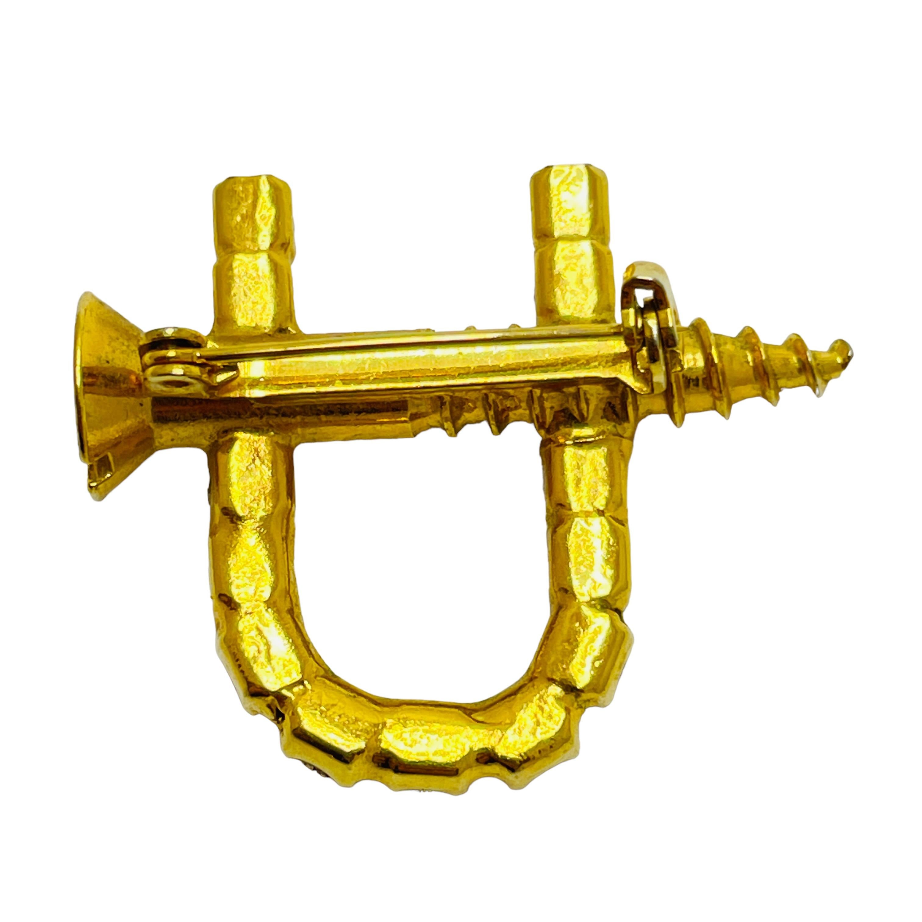 Vintage gold rhinestone designer designer brooch In Good Condition In Palos Hills, IL