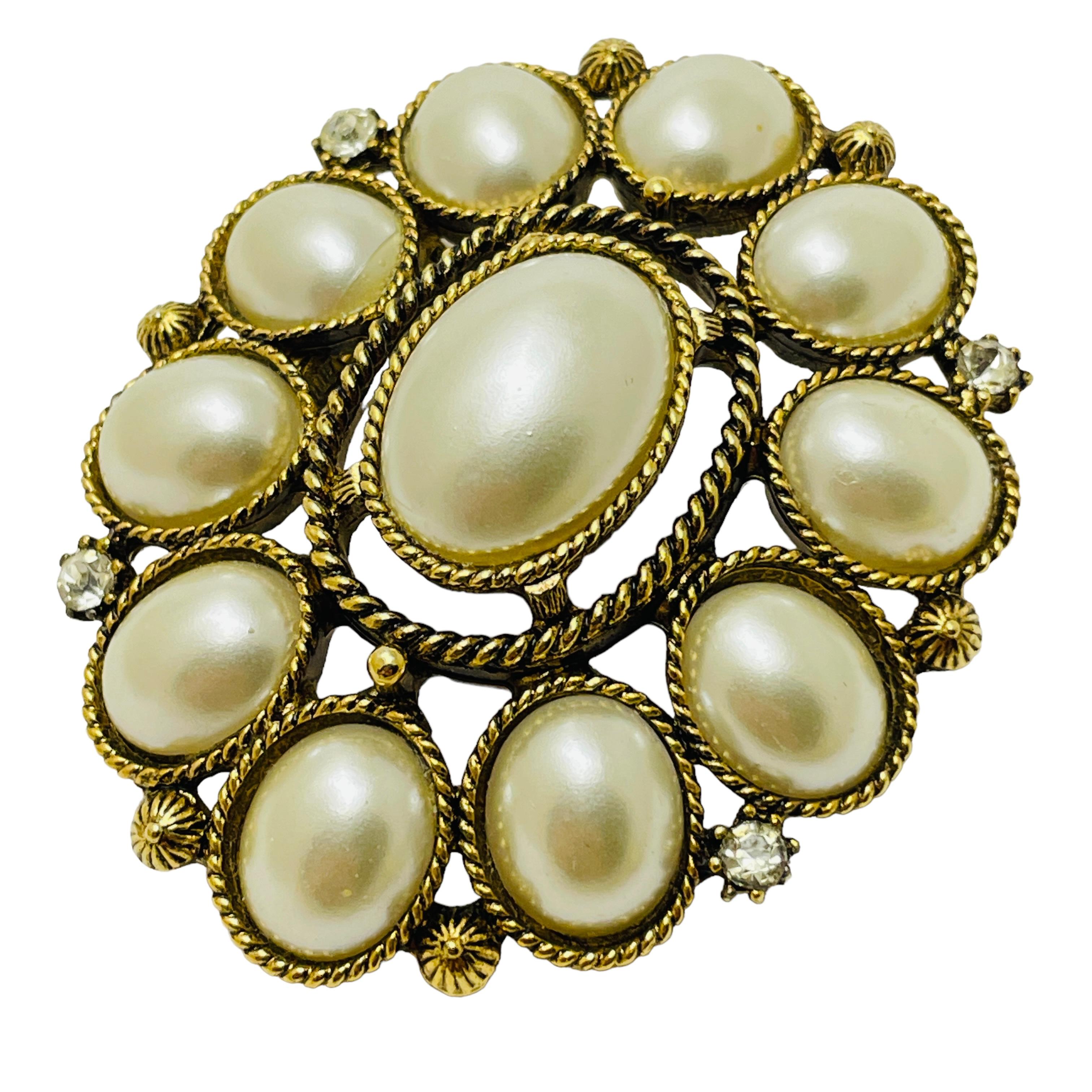Women's or Men's Vintage gold rhinestone designer runway brooch For Sale