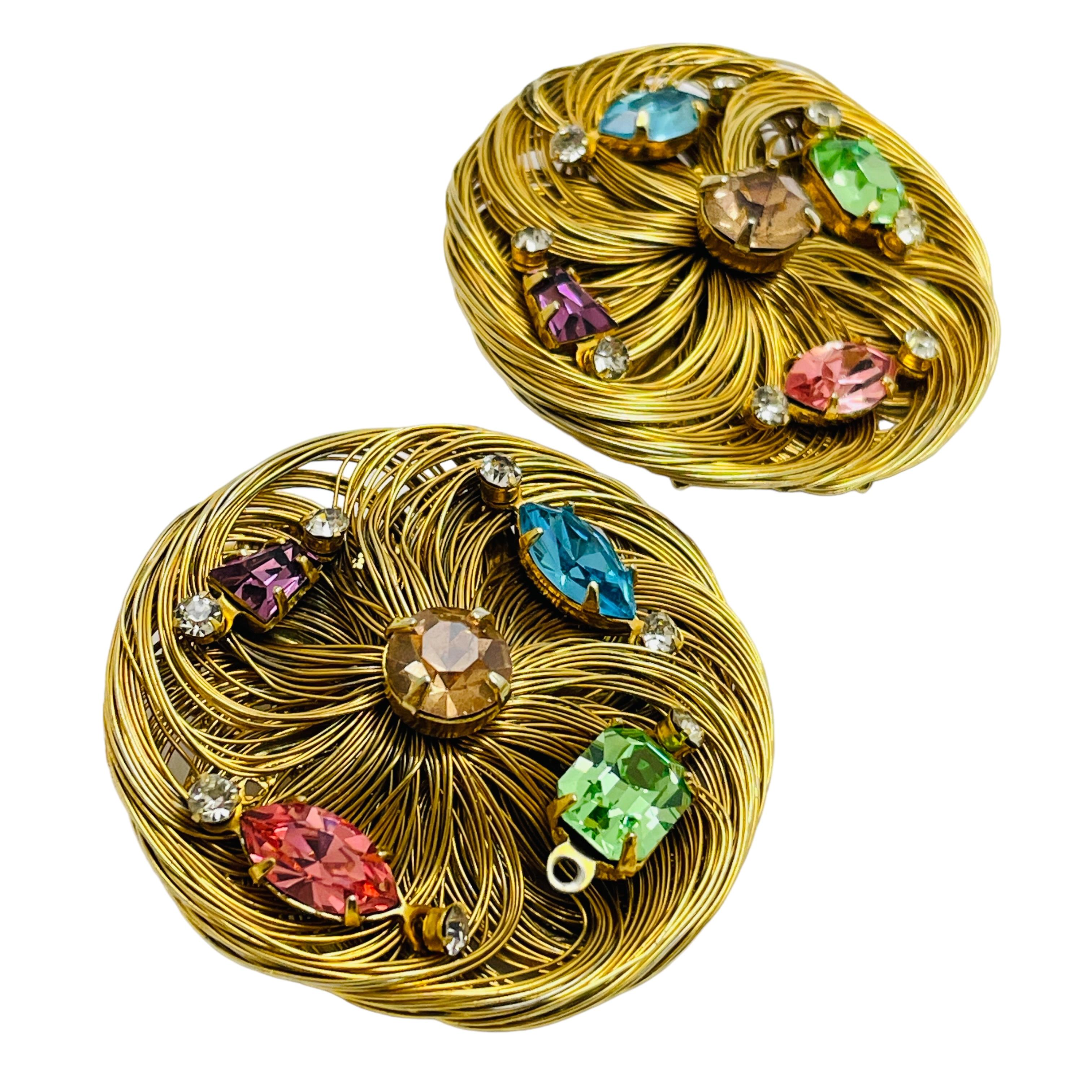 DETAILS

• unsigned   

• gold tone with rhinestones 

• vintage designer earrings

MEASUREMENTS  

• 

CONDITION

•  very good vintage condition with minimal signs of wear 

 Sku 43

❤️❤️  VINTAGE DESIGNER JEWELRY ❤️❤️

❤️❤️  ALEXANDER’S BOUTIQUE 