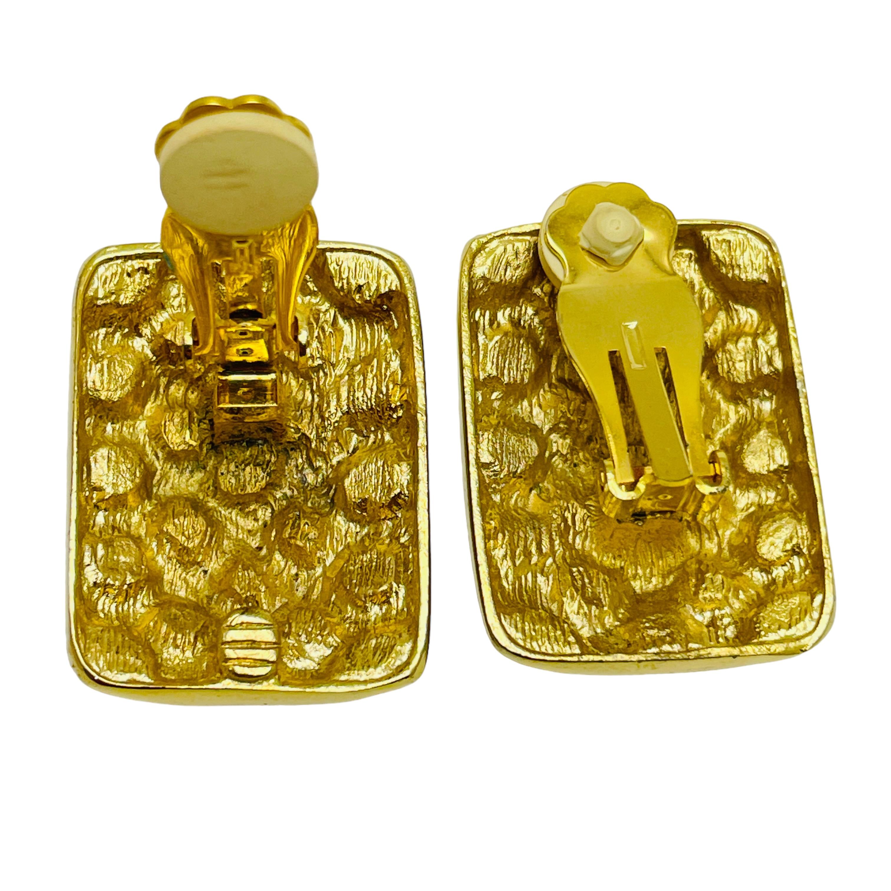 Vintage gold rhinestone designer runway clip on earrings In Good Condition For Sale In Palos Hills, IL
