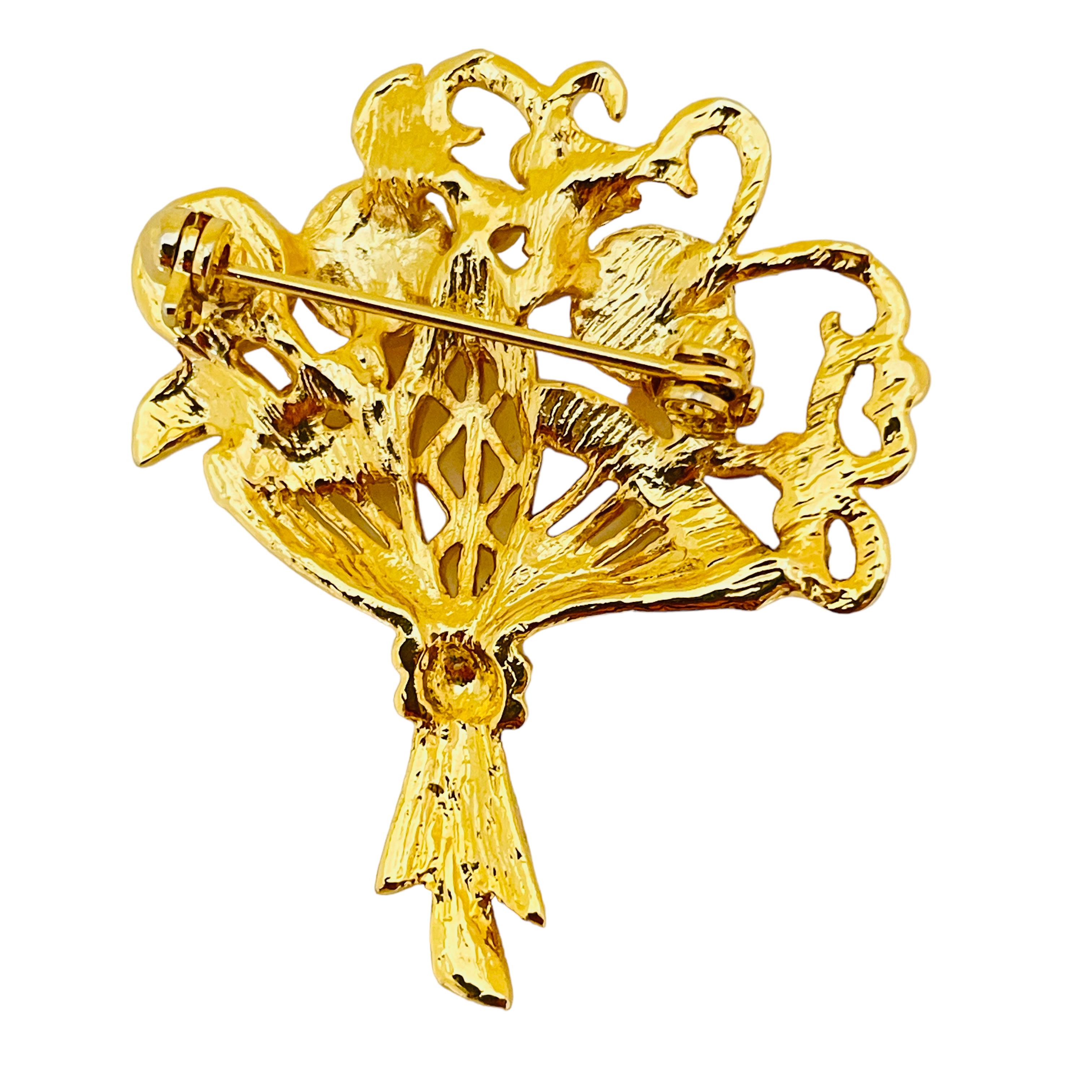 Vintage gold rhinestone flower basket designer brooch  In Excellent Condition For Sale In Palos Hills, IL